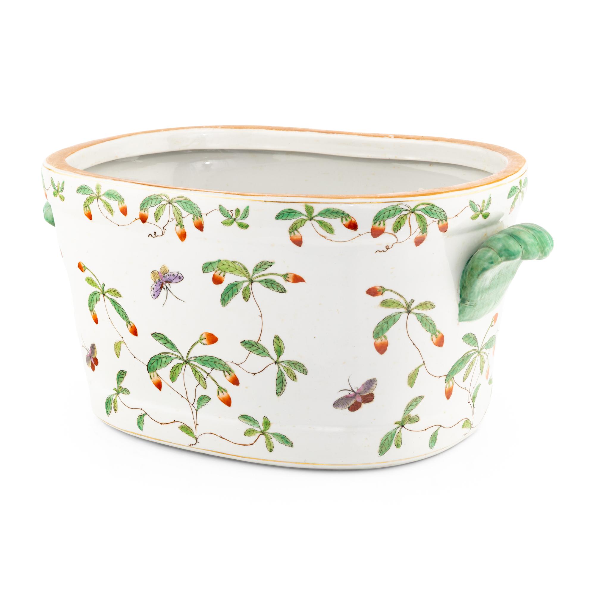 A Chinese Export Porcelain Bottle Cooler