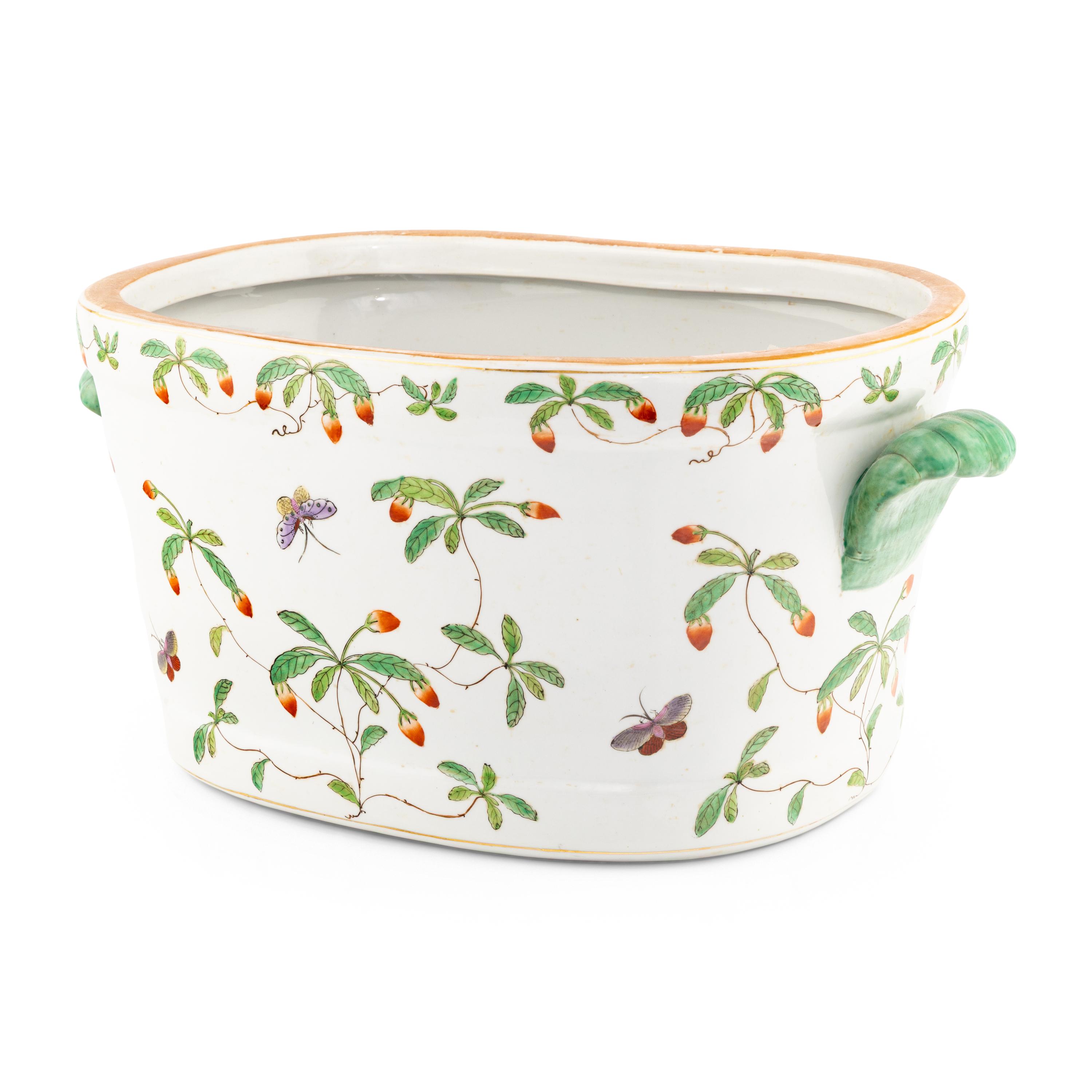 A Chinese Export Porcelain Bottle Cooler