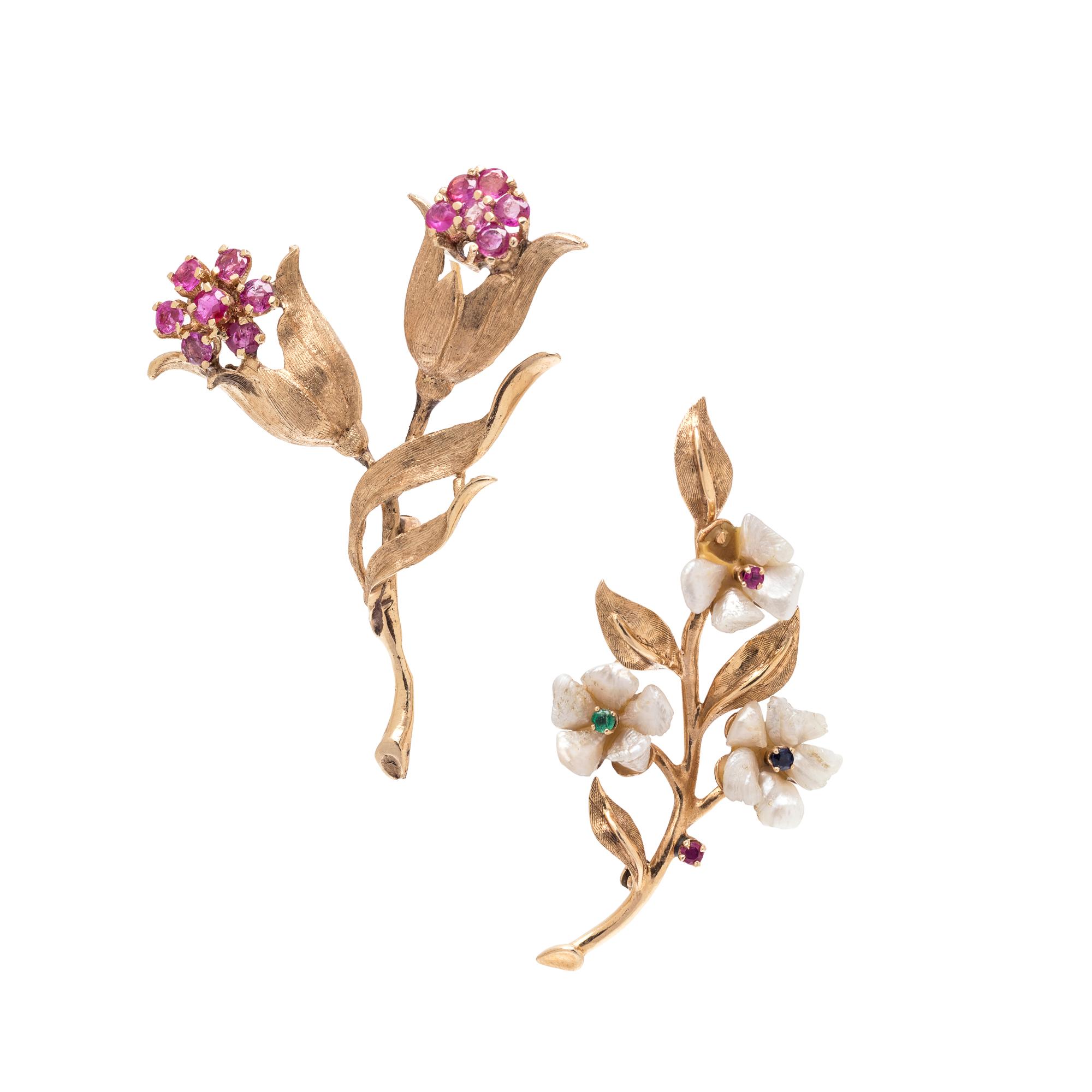 COLLECTION OF YELLOW GOLD AND GEMSTONE FLOWER BROOCHES