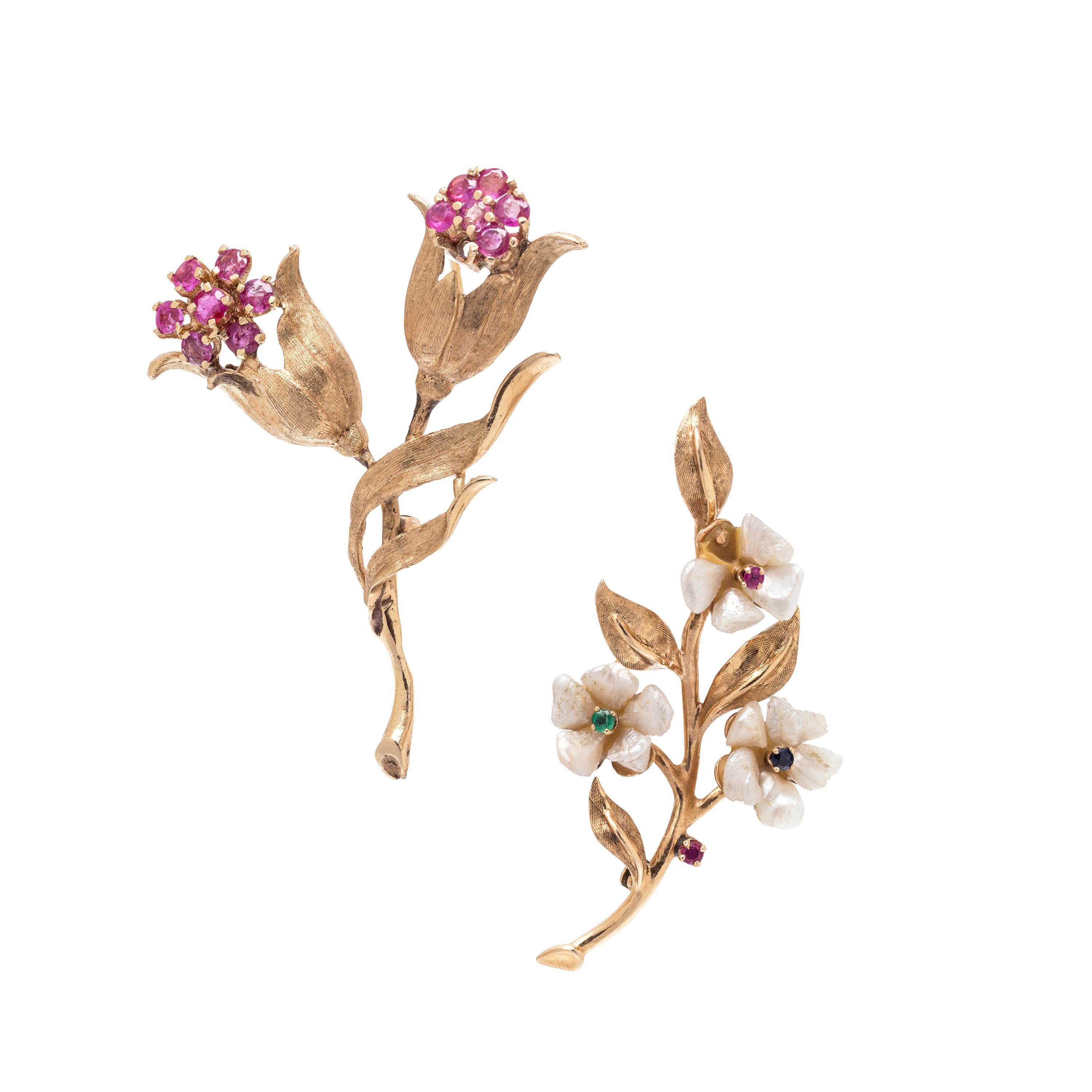 COLLECTION OF YELLOW GOLD AND GEMSTONE FLOWER BROOCHES