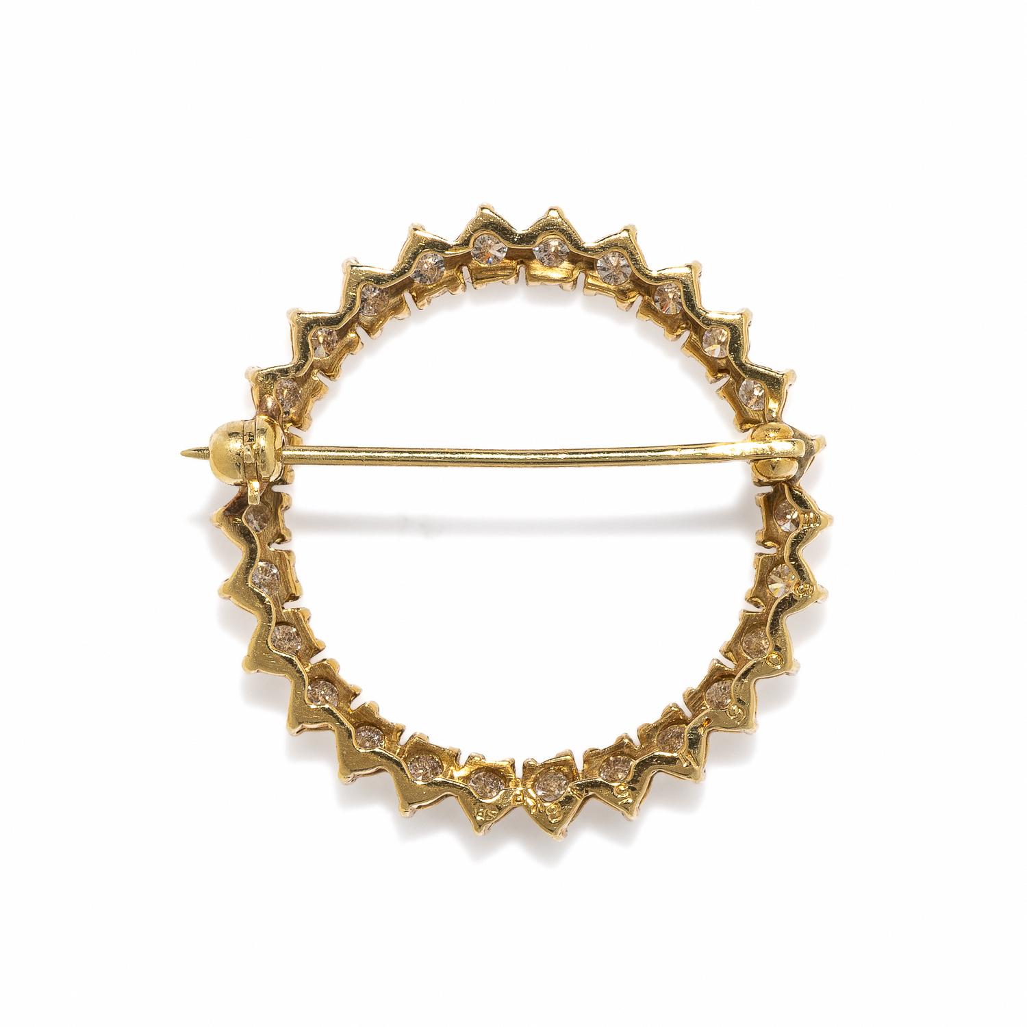 YELLOW GOLD AND DIAMOND CIRCLE BROOCH
