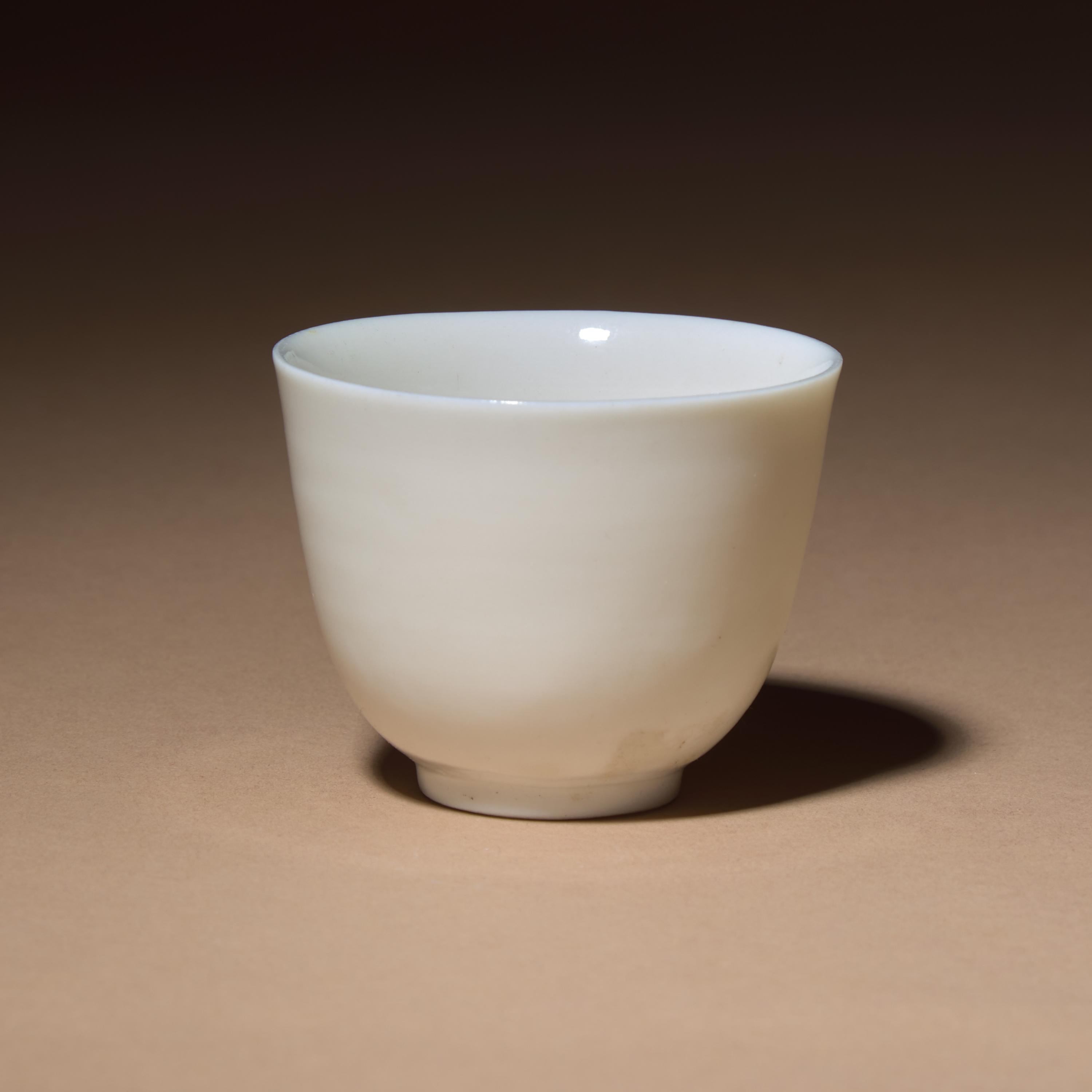 A Chinese Blanc-de-Chine Porcelain Cup and Associated Lotus Stand, 17th-18th Century — 清早中期 德化白瓷茶杯與蓮花盞托一套