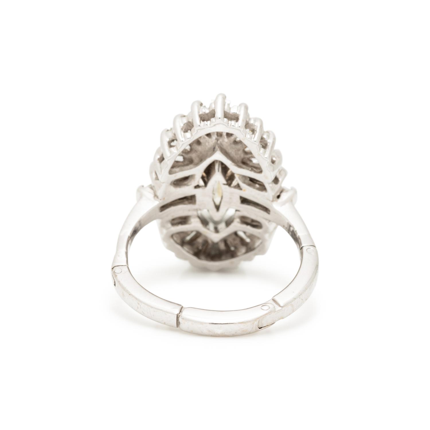DIAMOND AND WHITE GOLD RING