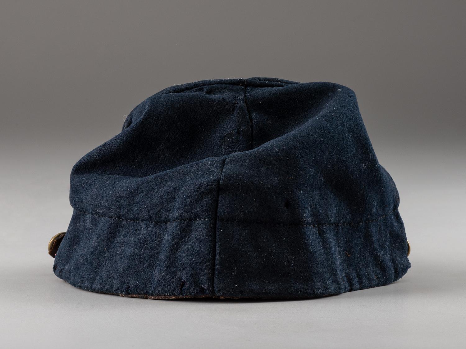 [CIVIL WAR]. McDowell-style forage cap with 4th regimental number and artillery insignia.
