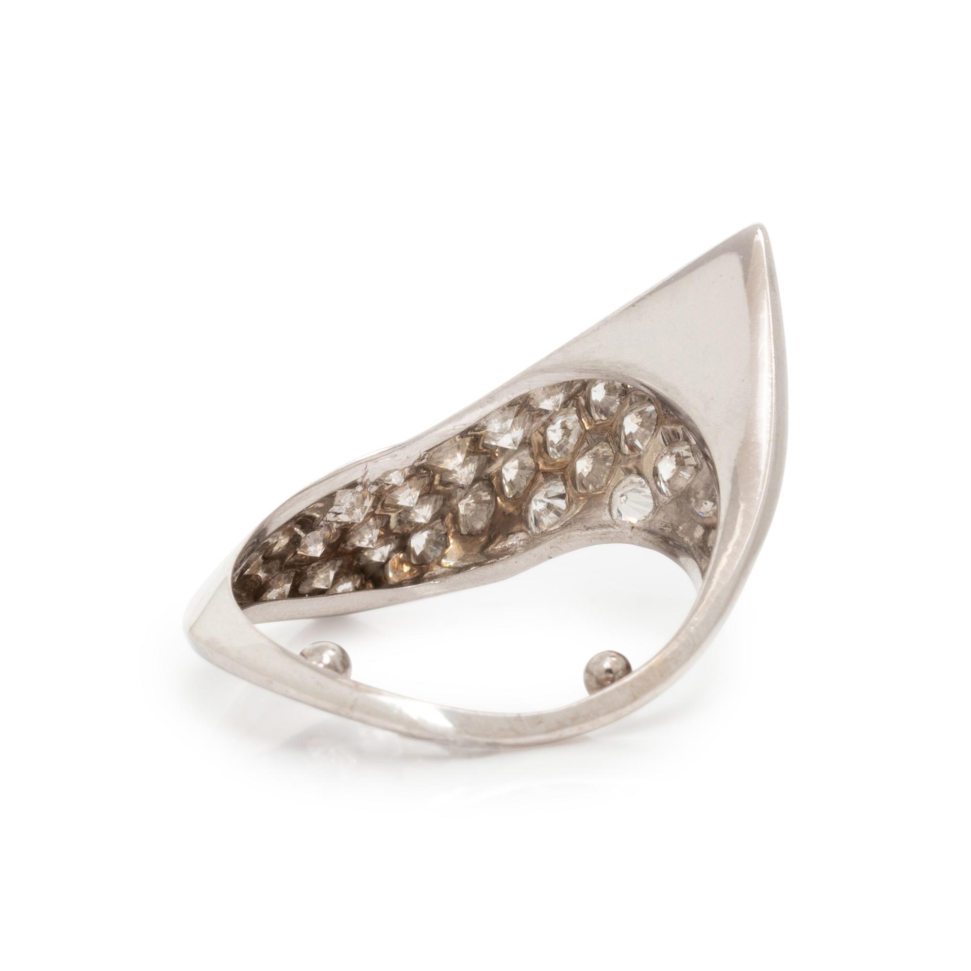 WHITE GOLD AND DIAMOND RING
