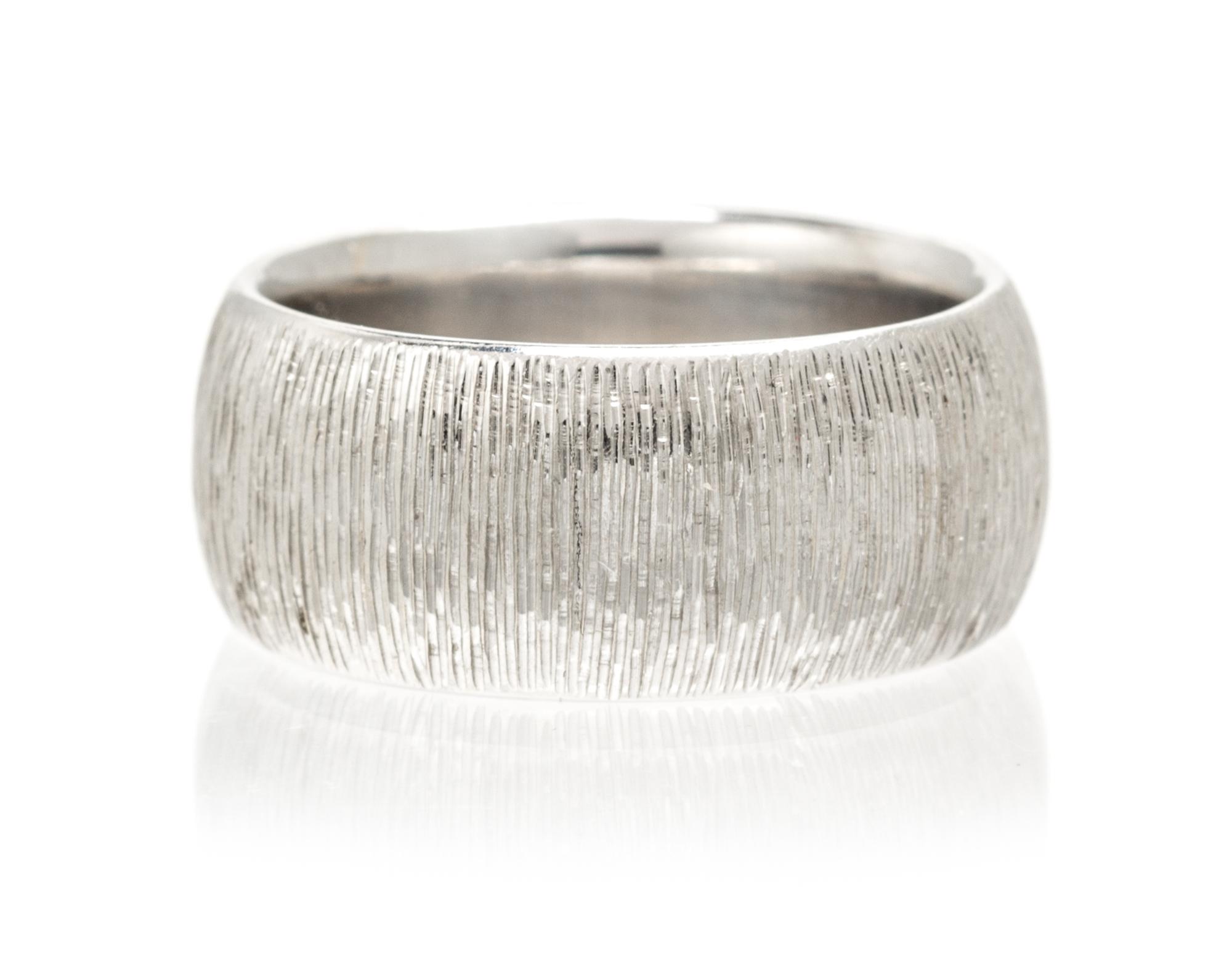 A 14 Karat White Gold Ring, Krementz, 7.40 dwts.