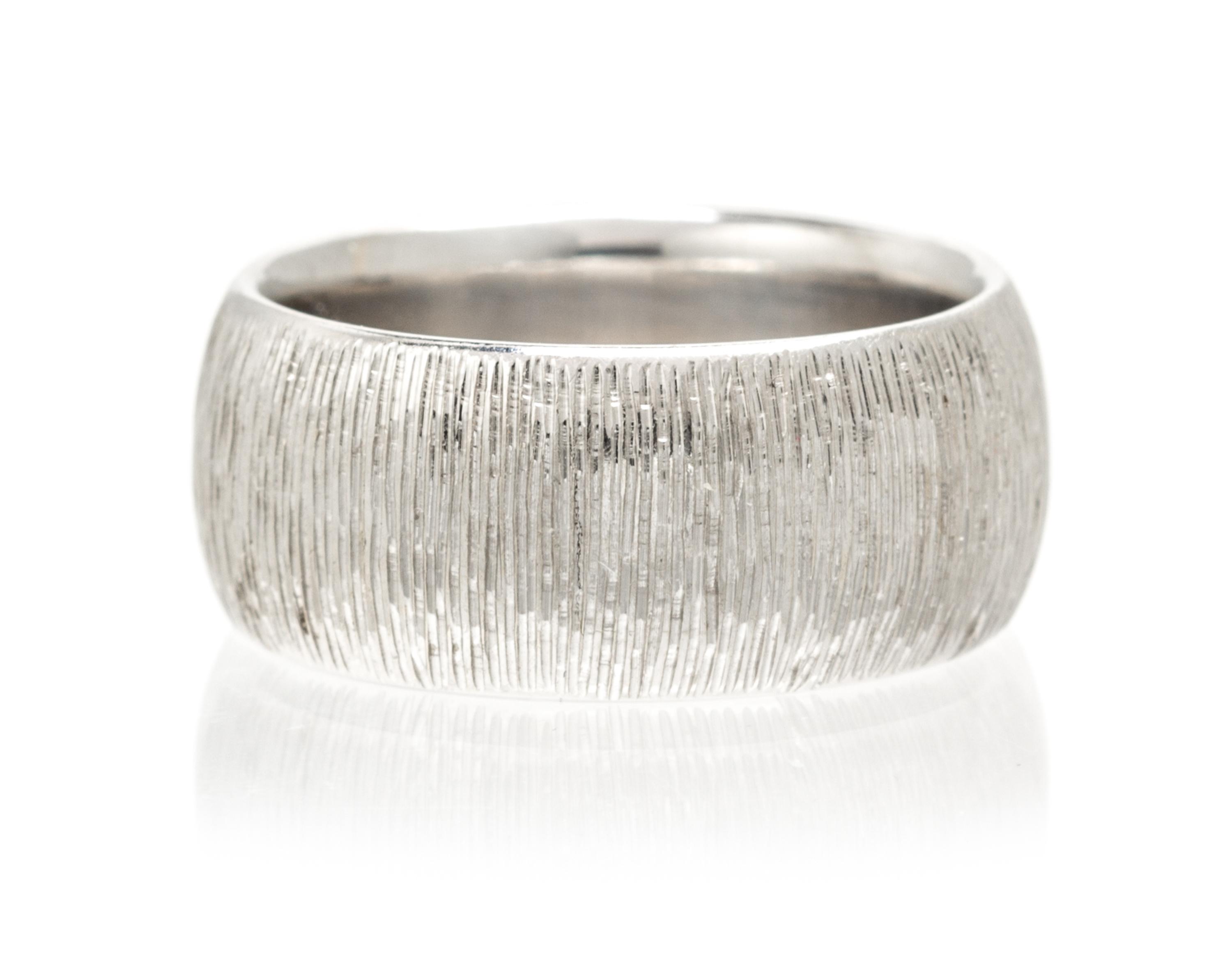 A 14 Karat White Gold Ring, Krementz, 7.40 dwts.
