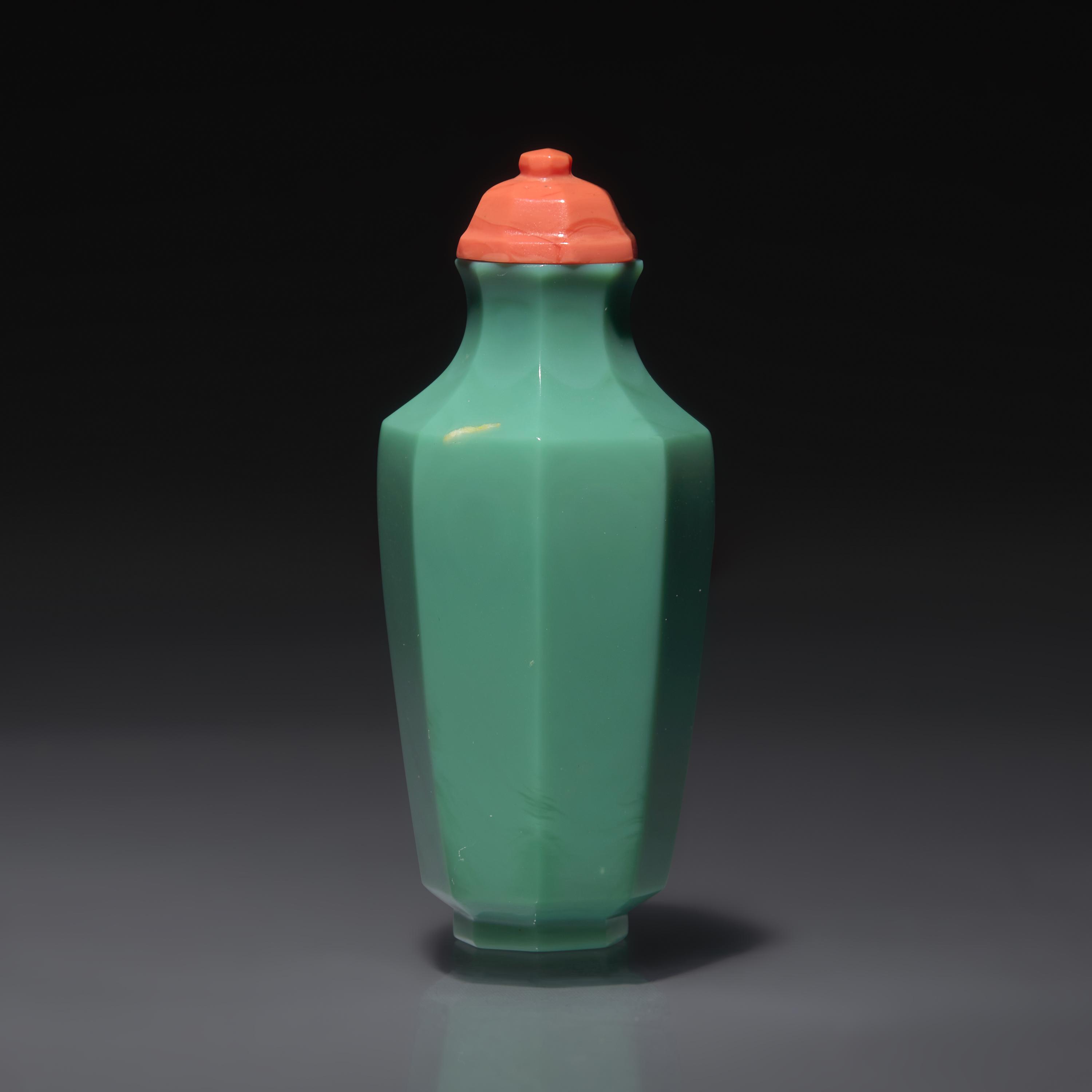 An Imperial Chinese Turquoise Glass Faceted Snuff Bottle, Qing Dynasty, Circa 1720-1740 — 1720-1740年 御製松石綠料八方磨棱鼻煙壺