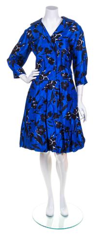 An Oscar de la Renta Royal Blue Floral Skirt Ensemble, Size 8.