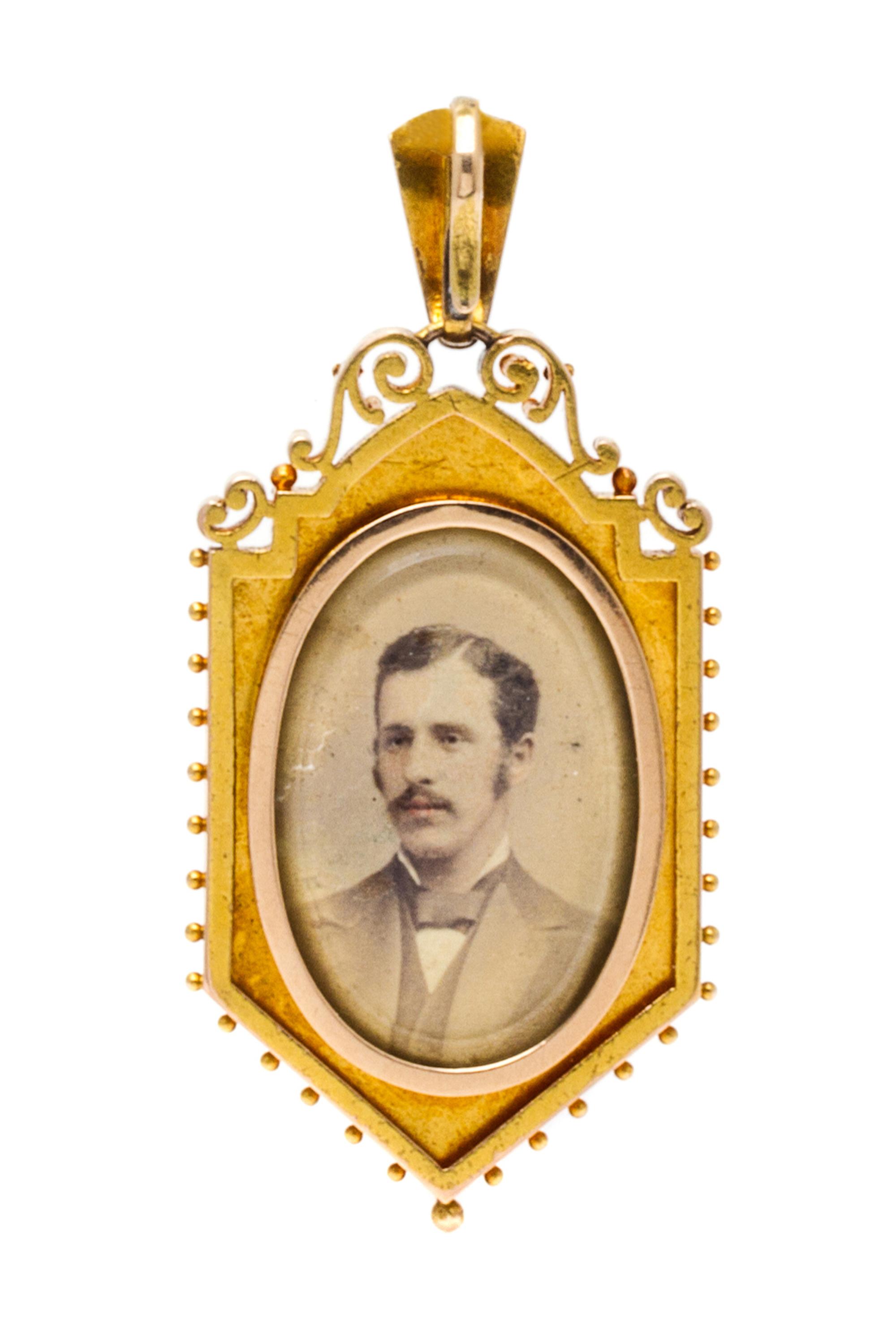 A Victorian Yellow Gold and Shakudo Pendant Necklace, 15.00 dwts.