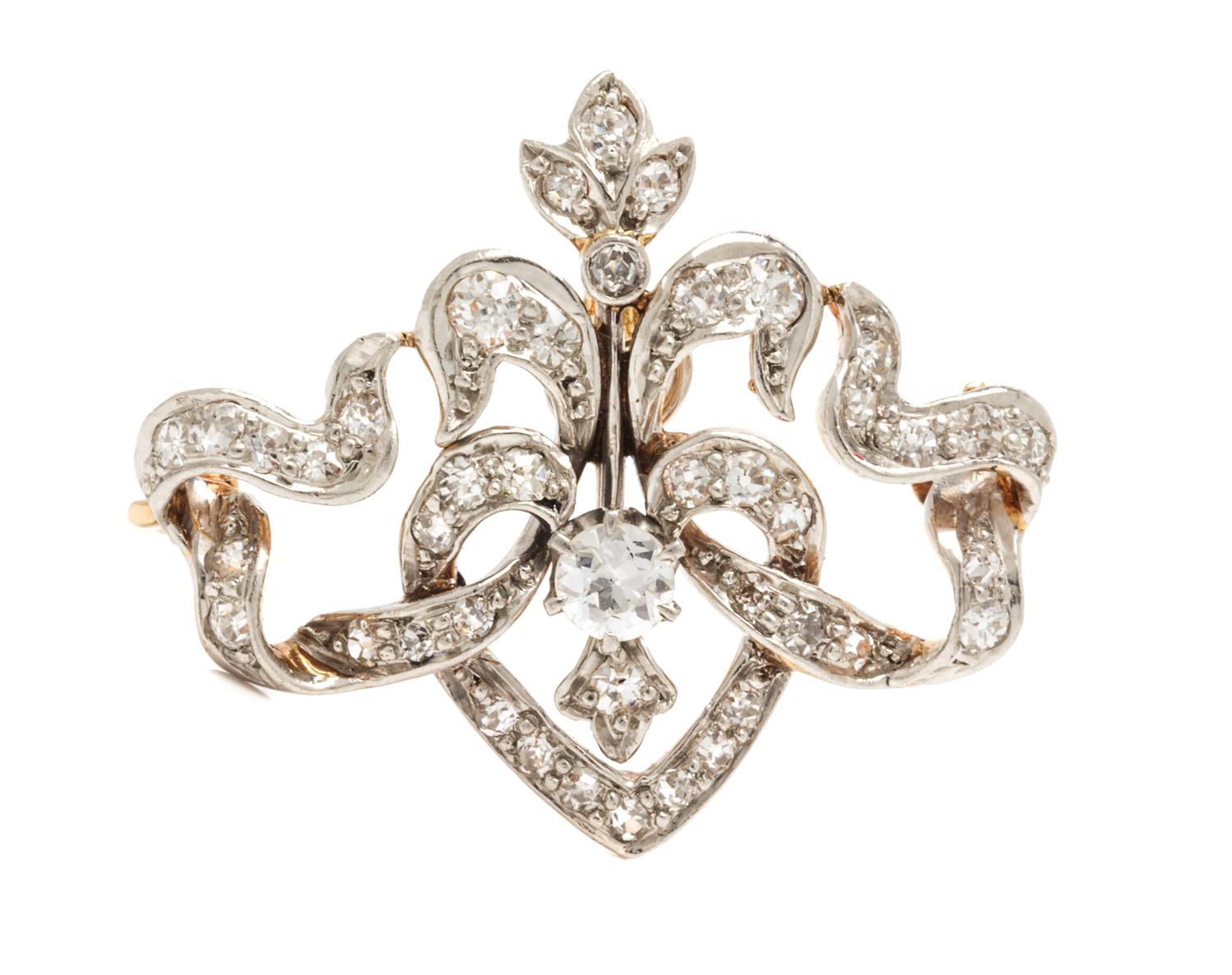 An Edwardian Platinum Topped Gold and Diamond Pendant/Brooch, 6.40 dwts.
