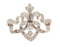An Edwardian Platinum Topped Gold and Diamond Pendant/Brooch, 6.40 dwts.