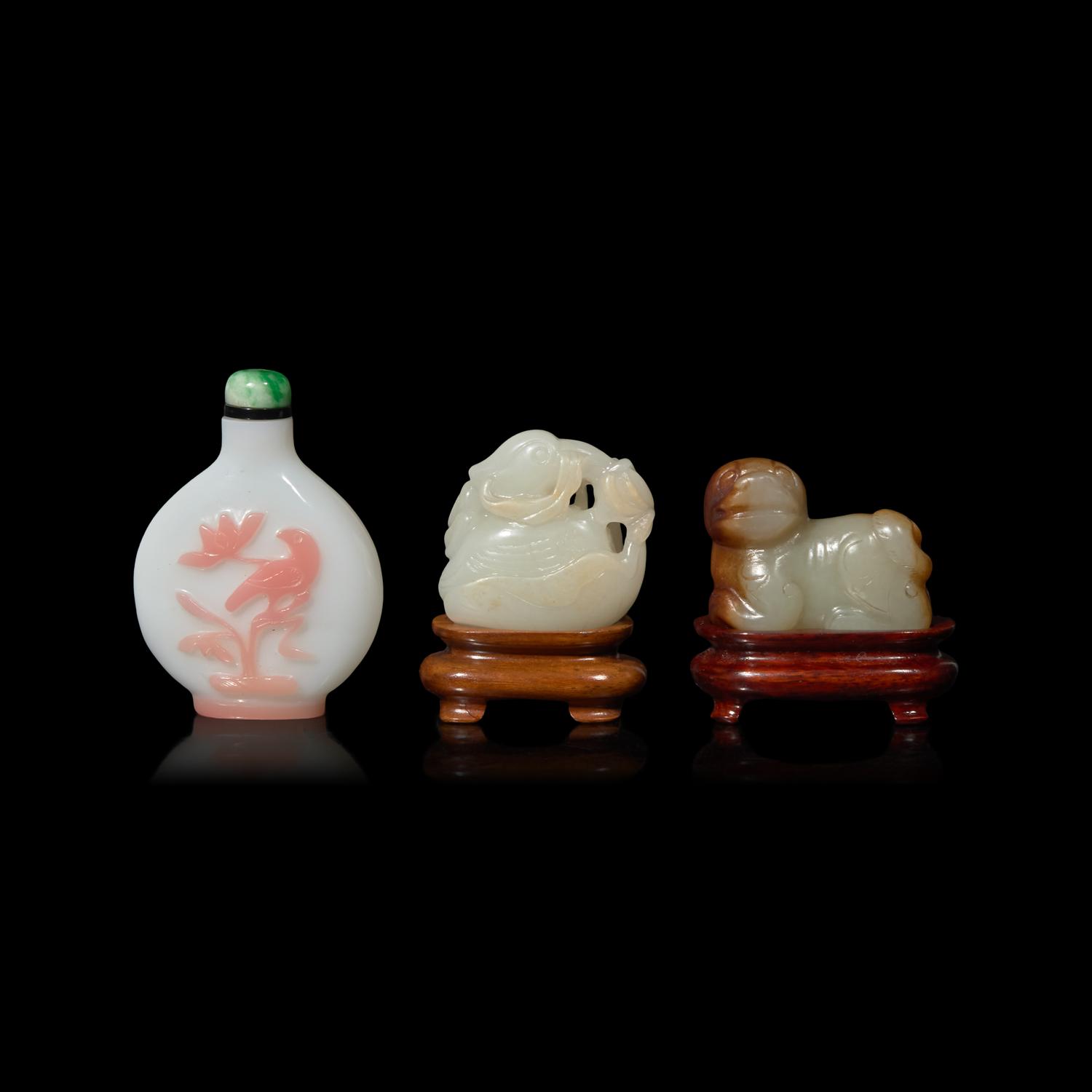 Two Chinese White Jade Carvings and a Glass Overlay Snuff Bottle, Qing Dynasty 清 白玉瑞獸兩件及套料鼻煙壺
