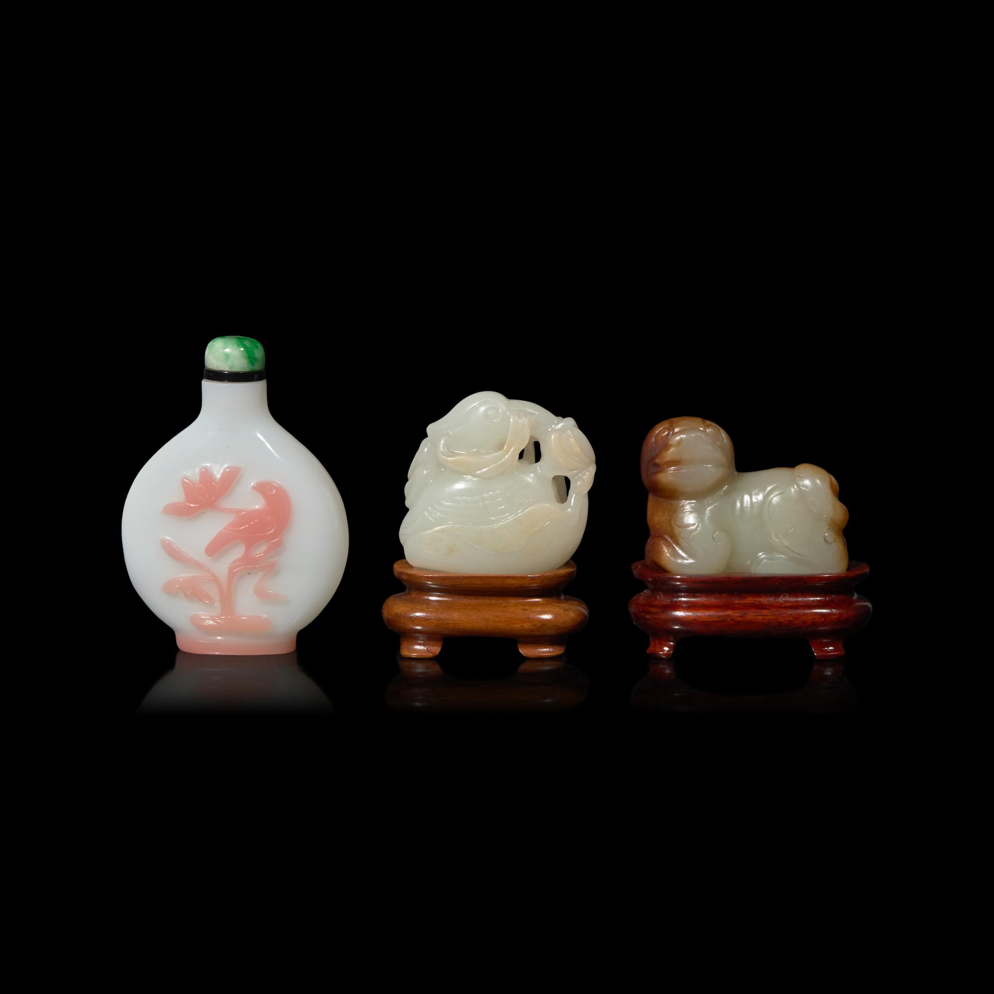 Two Chinese White Jade Carvings and a Glass Overlay Snuff Bottle, Qing Dynasty 清 白玉瑞獸兩件及套料鼻煙壺