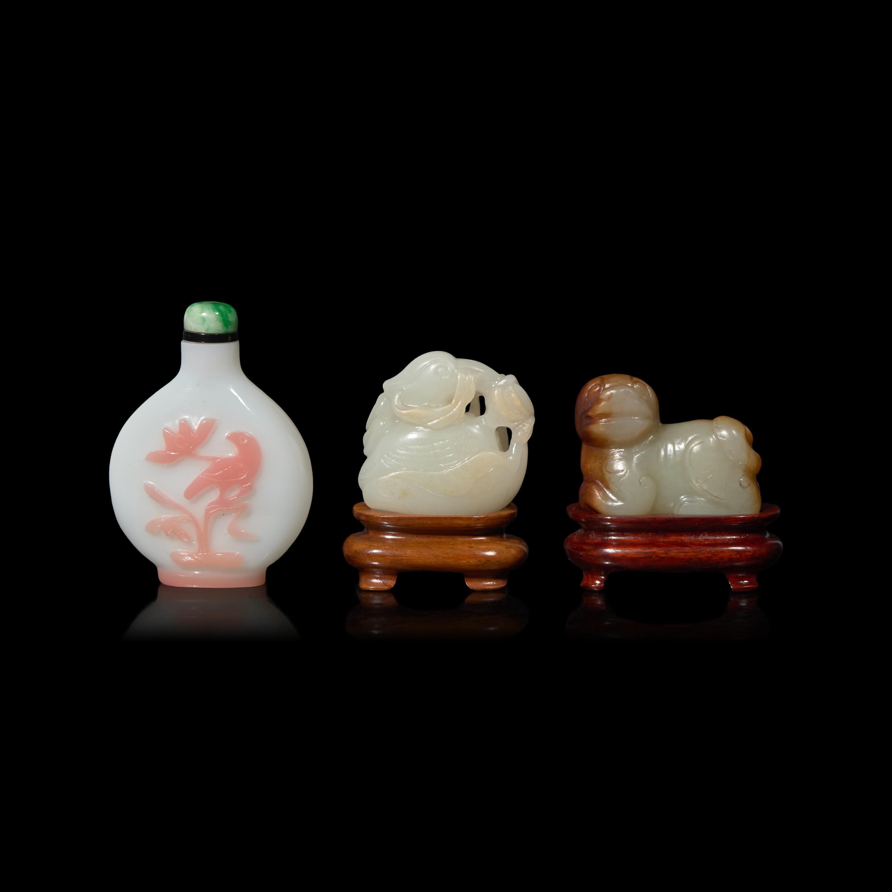Two Chinese White Jade Carvings and a Glass Overlay Snuff Bottle, Qing Dynasty 清 白玉瑞獸兩件及套料鼻煙壺