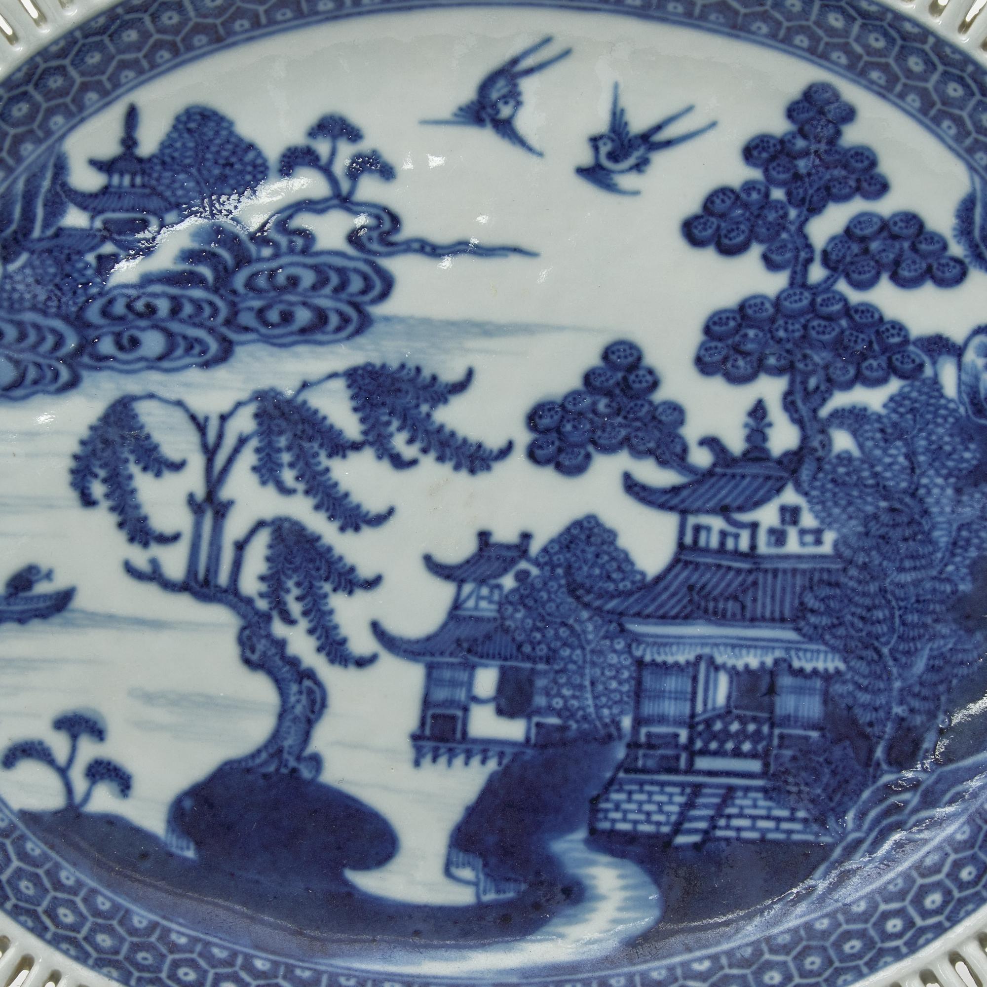 A Group of Five Chinese Export Porcelain Fitzhugh Tablewares