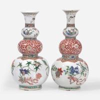 A pair of Chinese famille verte-decorated porcelain triple-gourd vases 五彩三层葫芦形瓶一对 Kangxi period ???