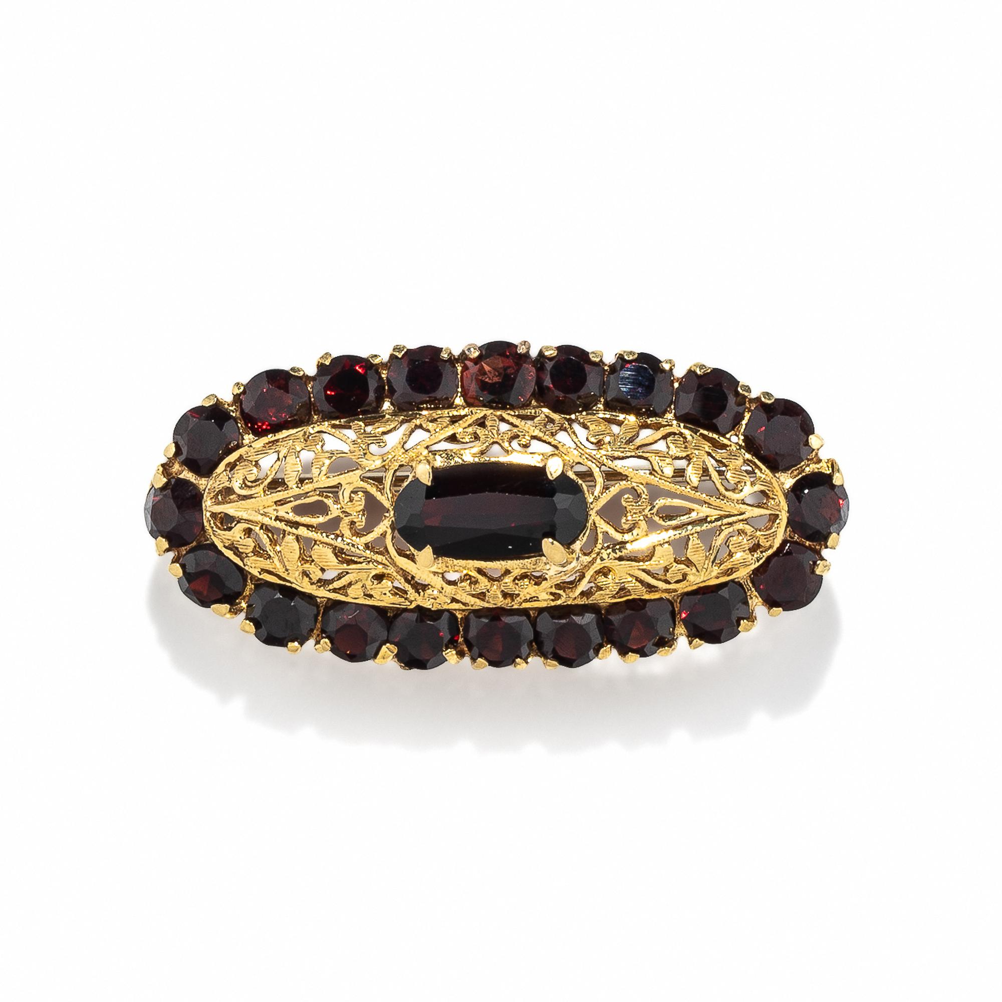 GARNET AND YELLOW GOLD BROOCH