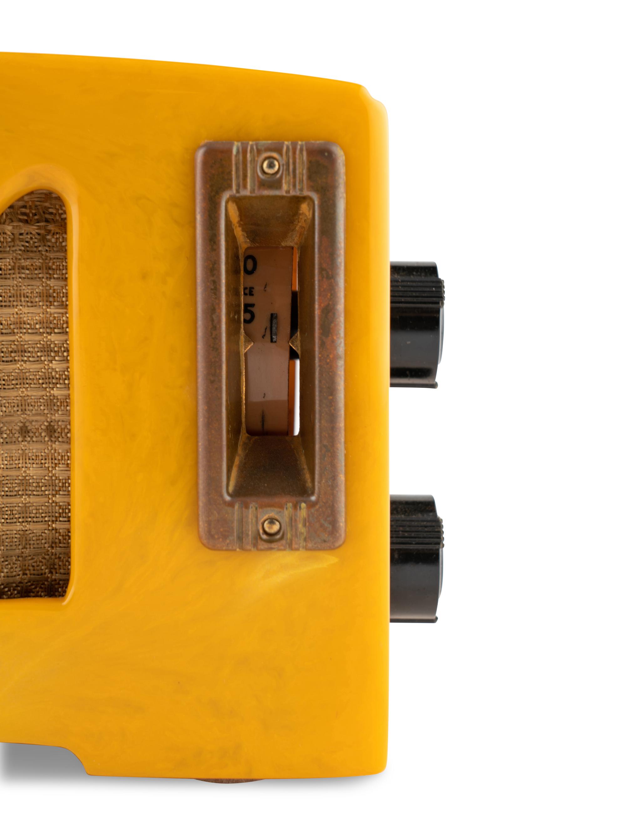 An RCA RC350 Radio