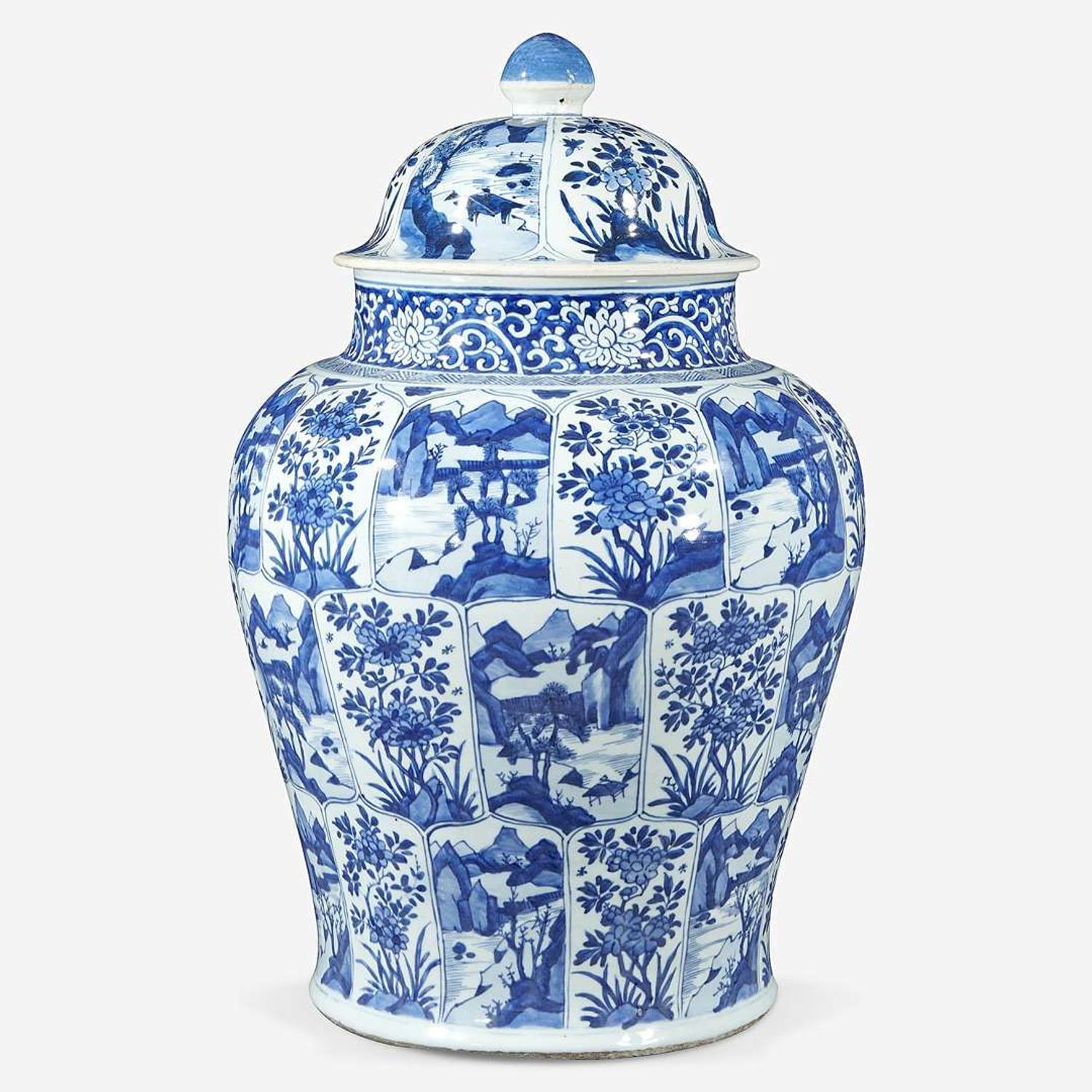 A Chinese blue and white porcelain large jar and cover