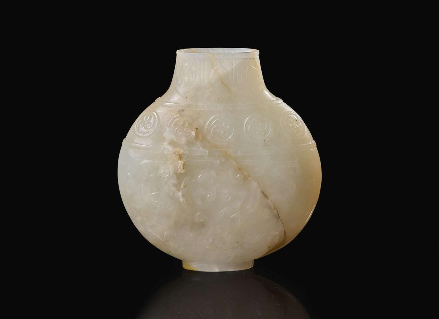 A Chinese archaistic carved greyish-white jade small vase, 18th/early 19th century 灰白玉小瓶 十八或十九世紀初