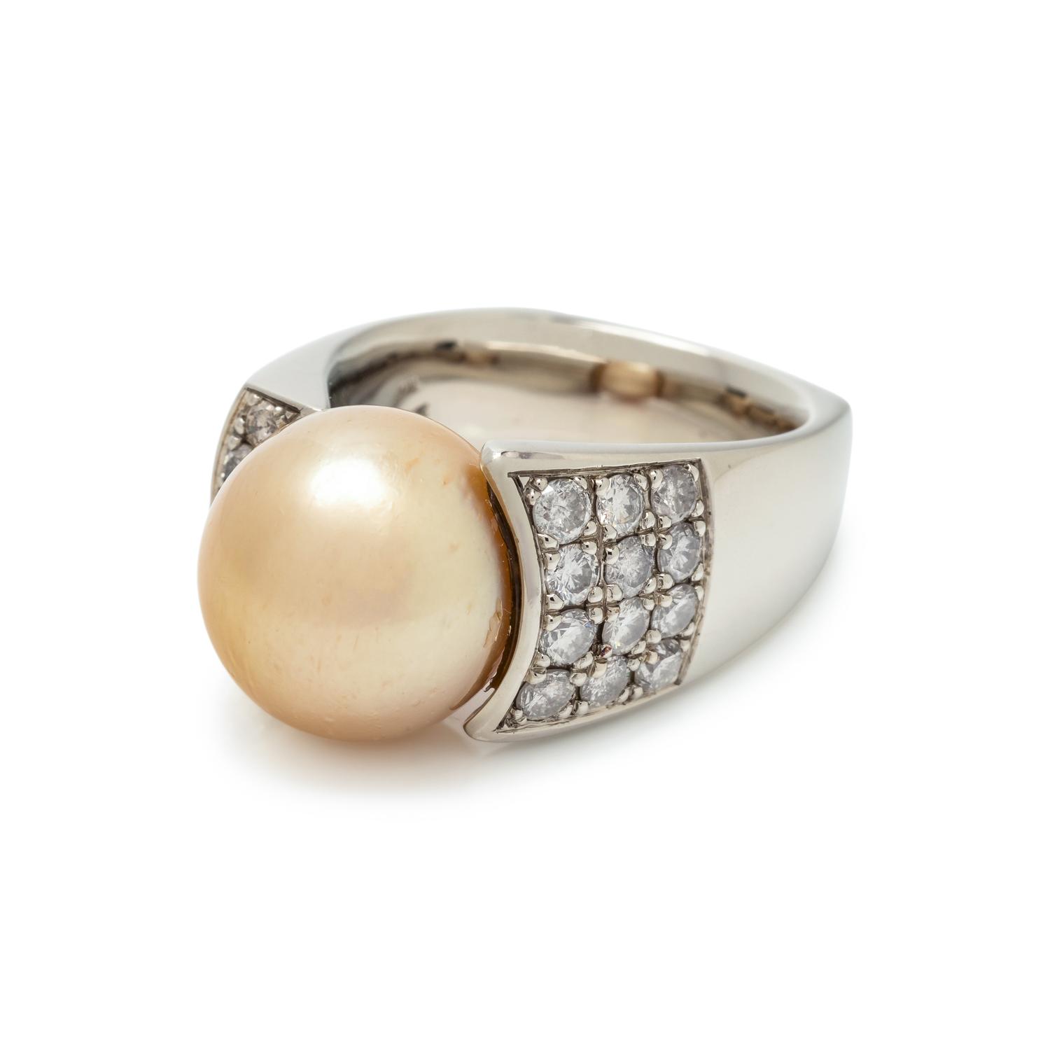 CULTURED GOLDEN SOUTH SEA PEARL AND DIAMOND RING