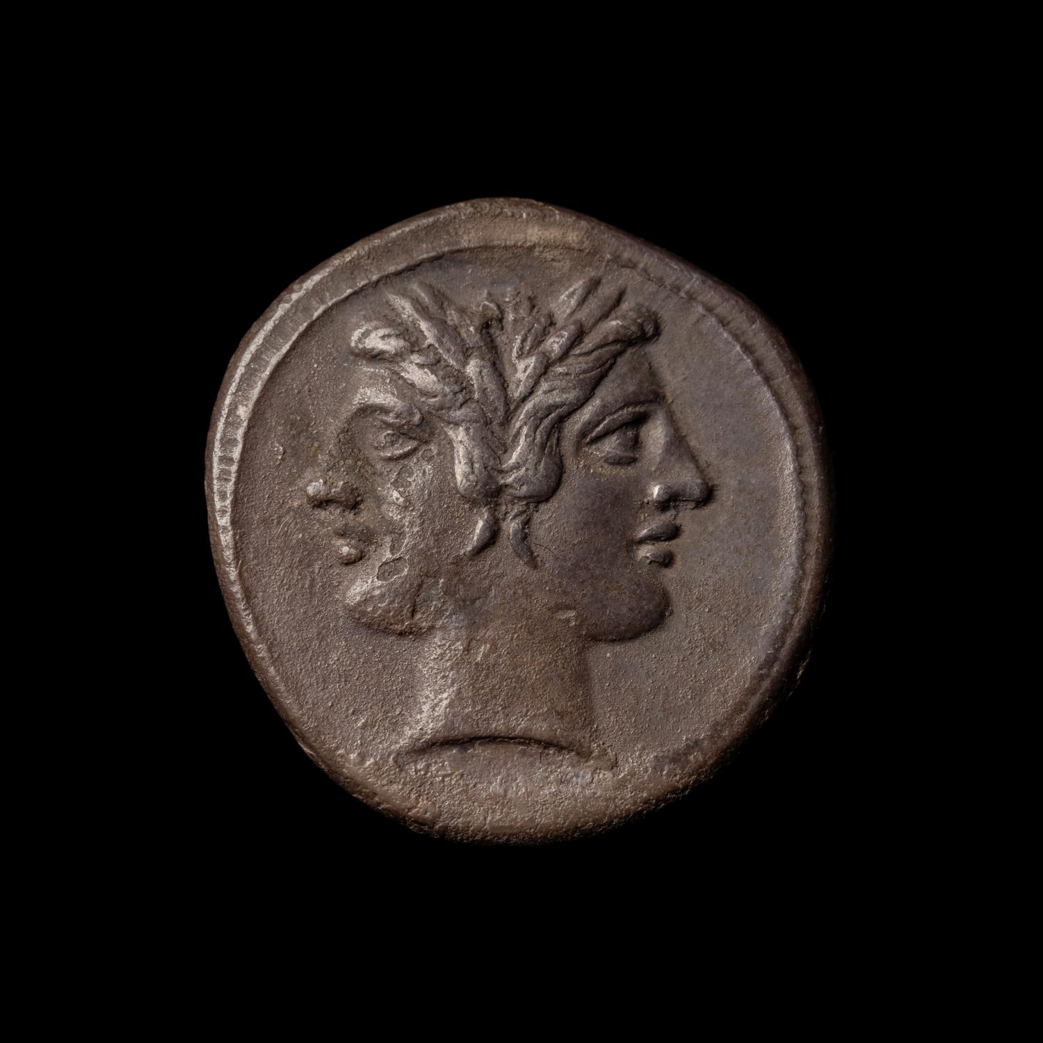 [ANCIENTS] ROMAN REPUBLIC. Anonymous (c. 225-212 BC). Ar Quadrigatus. (6.8 g, 21mm).