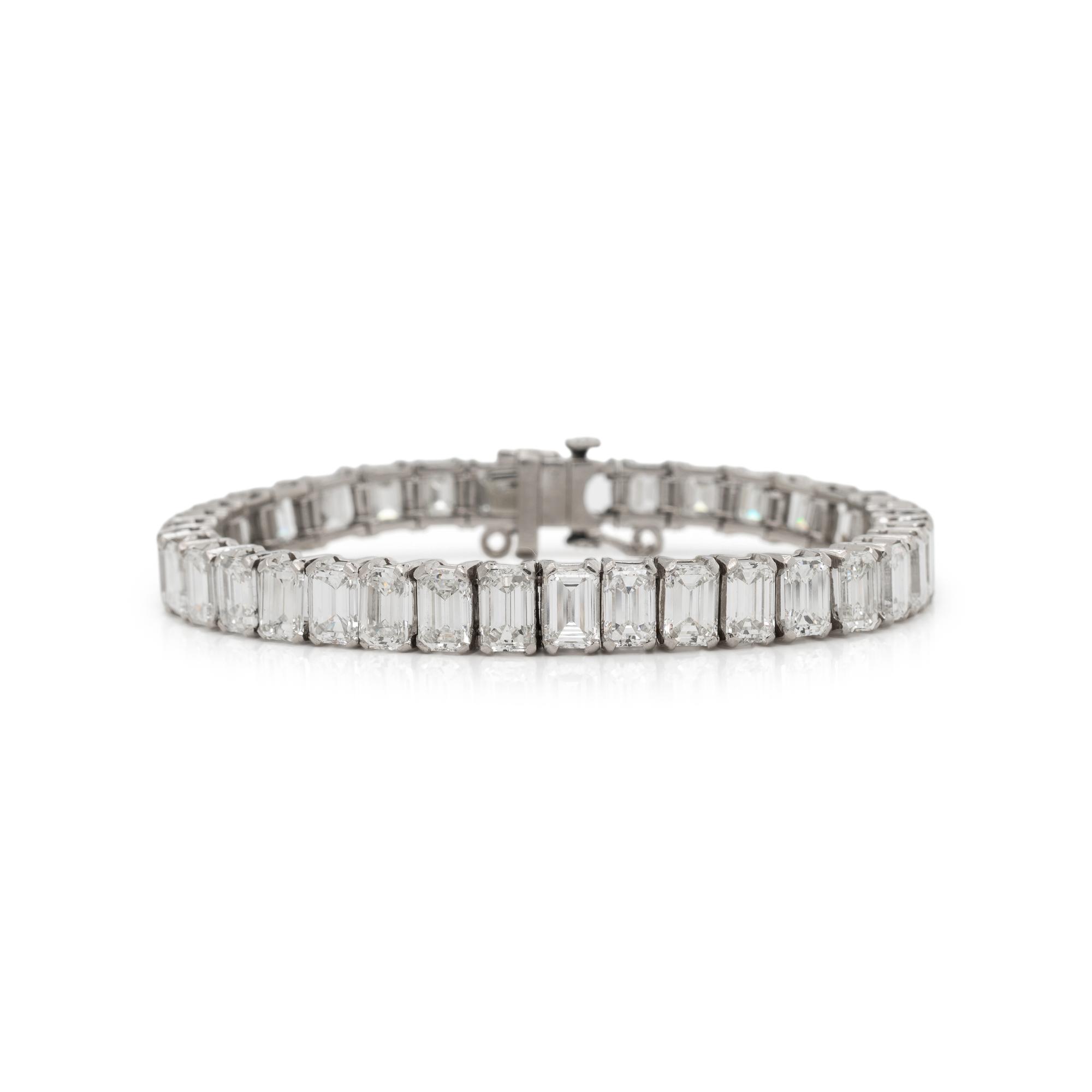 EMERALD CUT DIAMOND LINE BRACELET
