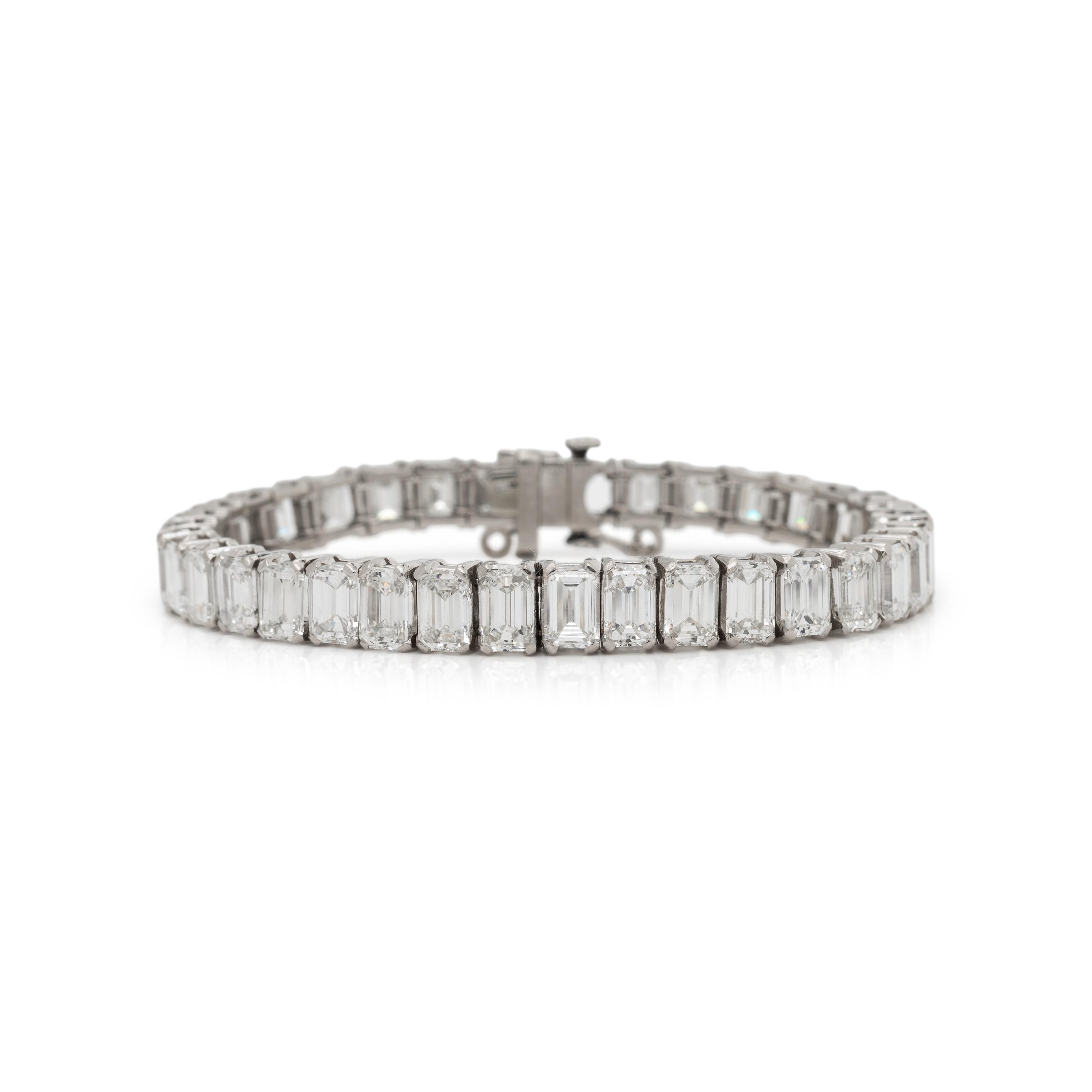 EMERALD CUT DIAMOND LINE BRACELET