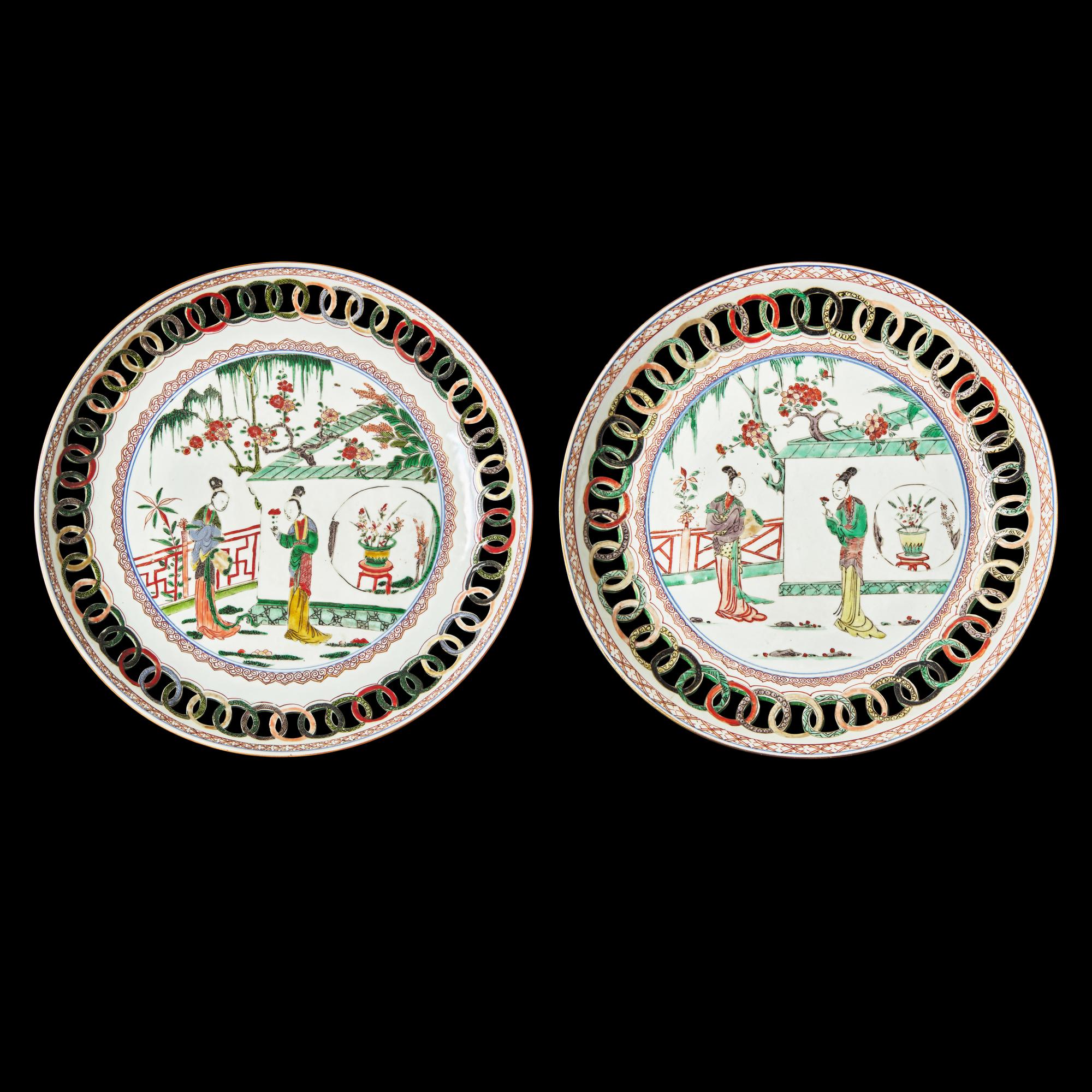 A Pair of Chinese Export Famille Verte 'Lady' Plates, Kangxi Period 清康熙 五彩鏤邊仕女圖盤一對
