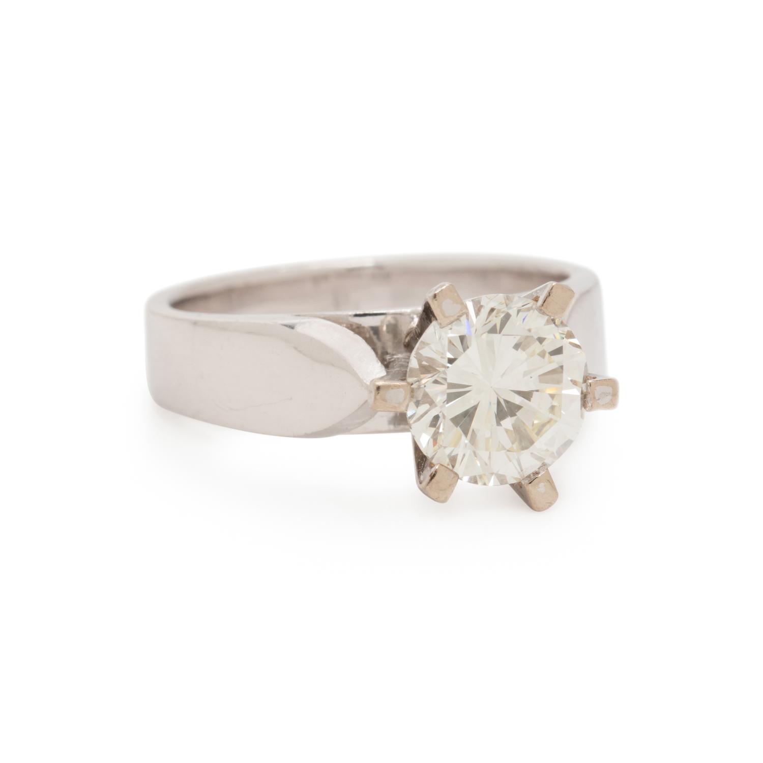 WHITE GOLD AND DIAMOND RING