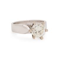 WHITE GOLD AND DIAMOND RING