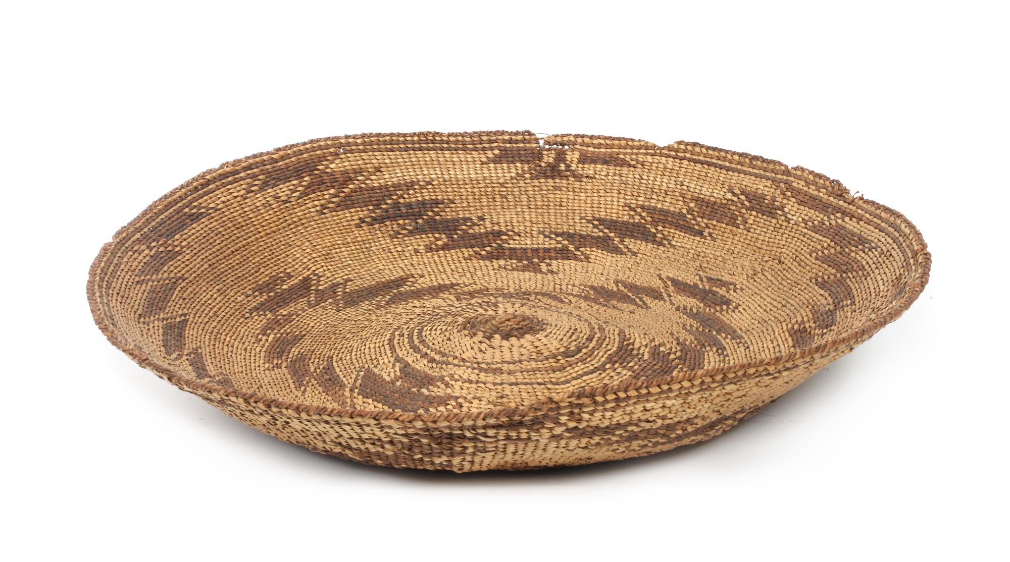 A Klamath Basket Diameter 16 1/2 inches.
