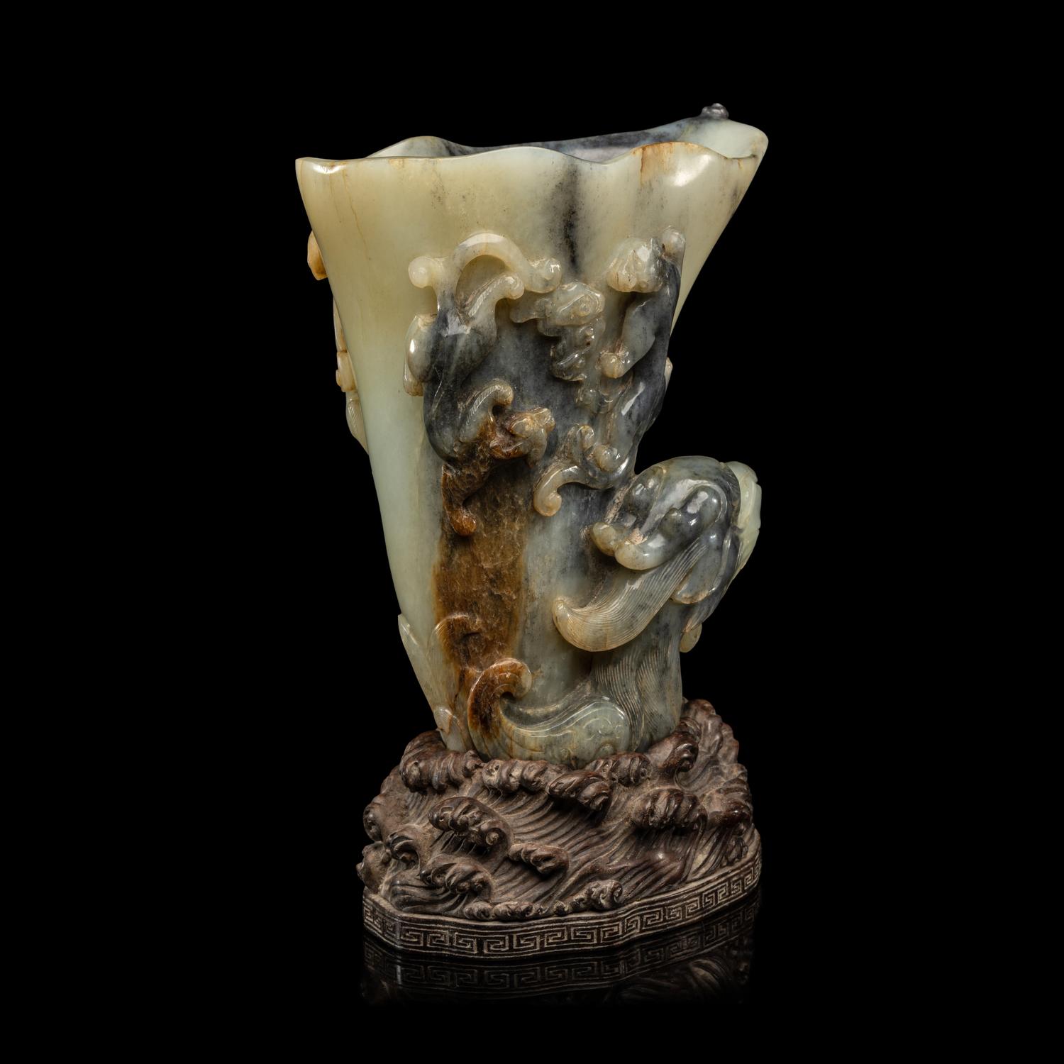 A Chinese Celadon and Grey Jade Libation Cup, Juebei 灰白玉龙纹爵杯