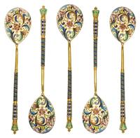 A Group of Five Russian Silver-Gilt and Enamel Teaspoons, Mark of Fedor Ruckert, Moscow, early 20th century, each having a green enamel
