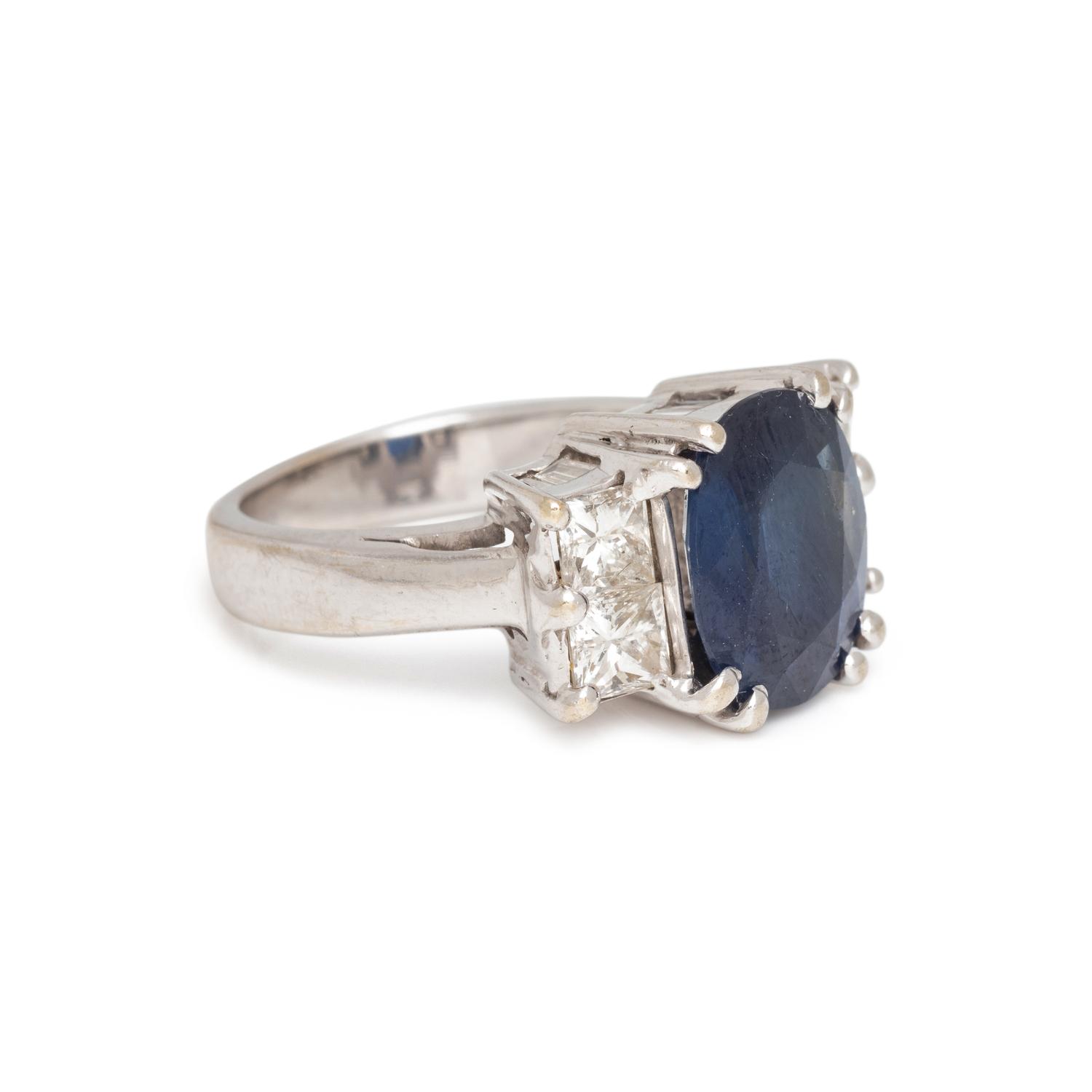 SAPPHIRE AND DIAMOND RING