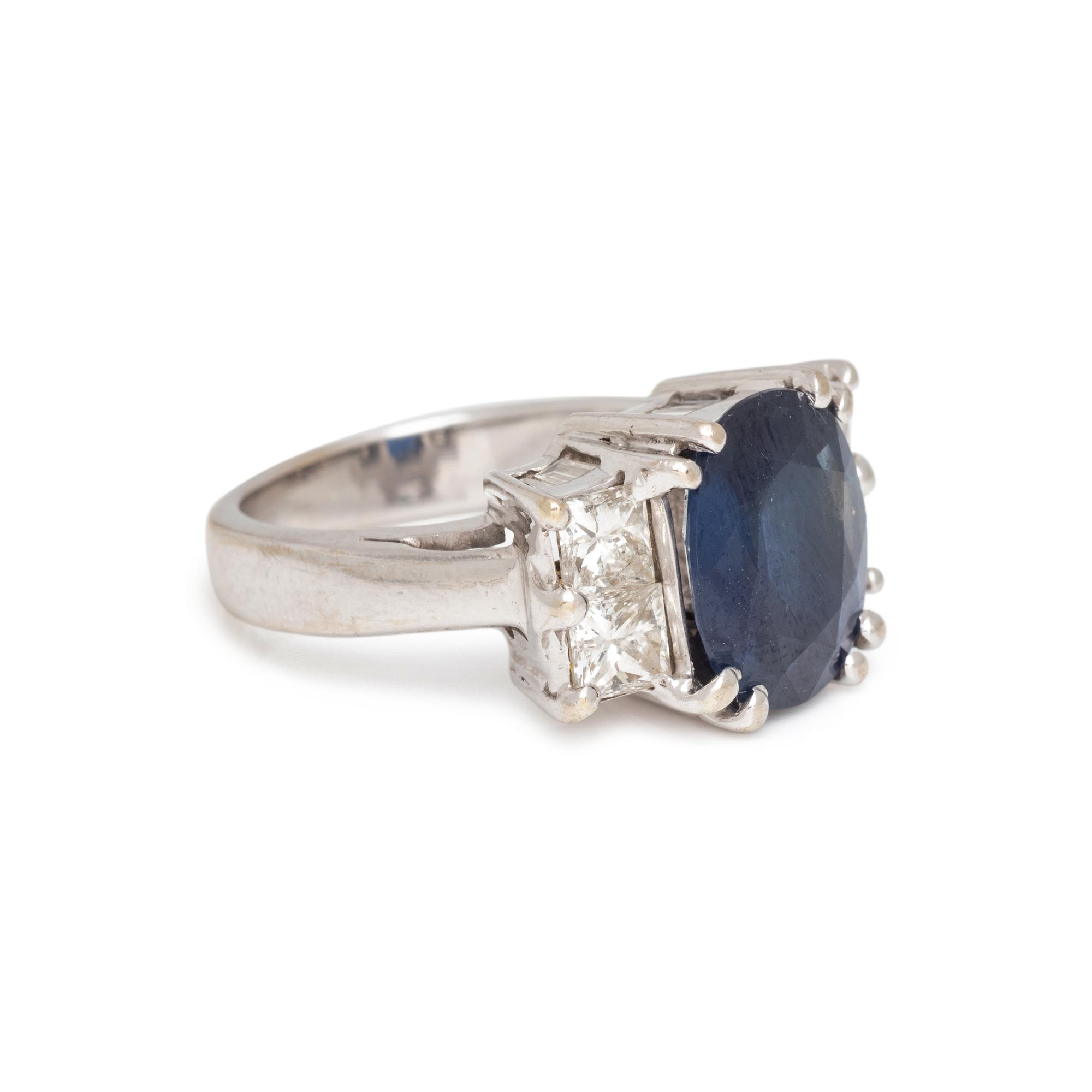 SAPPHIRE AND DIAMOND RING