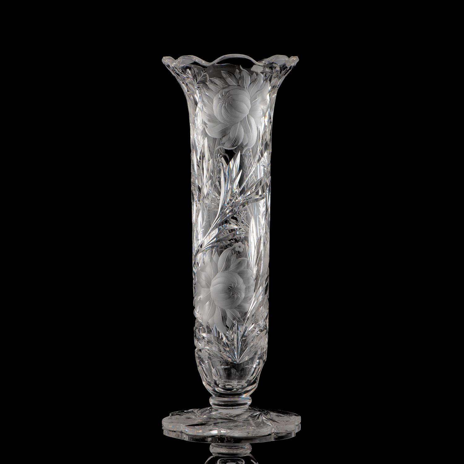 A Hawkes Intaglio-Cut Glass Vase in the Dalilah Pattern