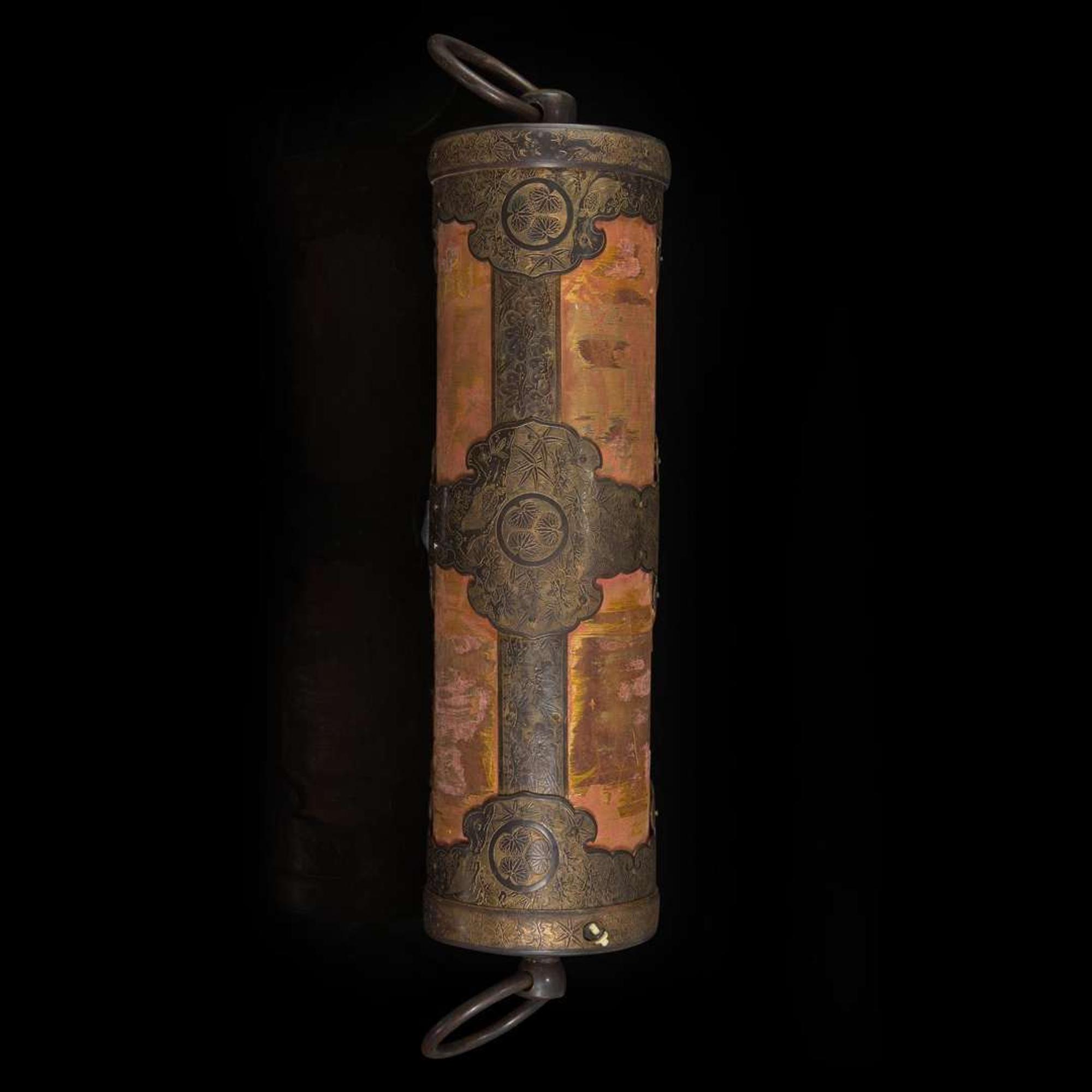 An unusual Japanese gilt, patinated and engraved metal-mounted cylindrical container 日本加漆鎏金圆筒 Edo/early Meiji period ?????