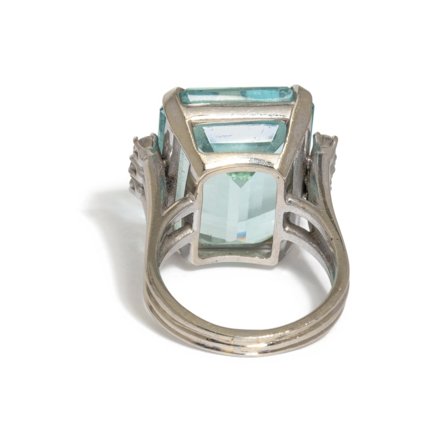 AQUAMARINE AND DIAMOND RING
