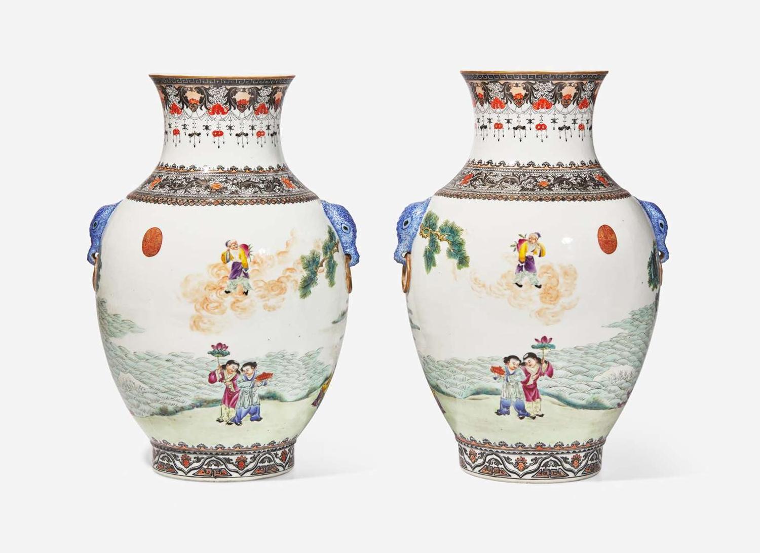 A pair of large Chinese "Immortals" vases, Republic period 百仙瓶一對 民國