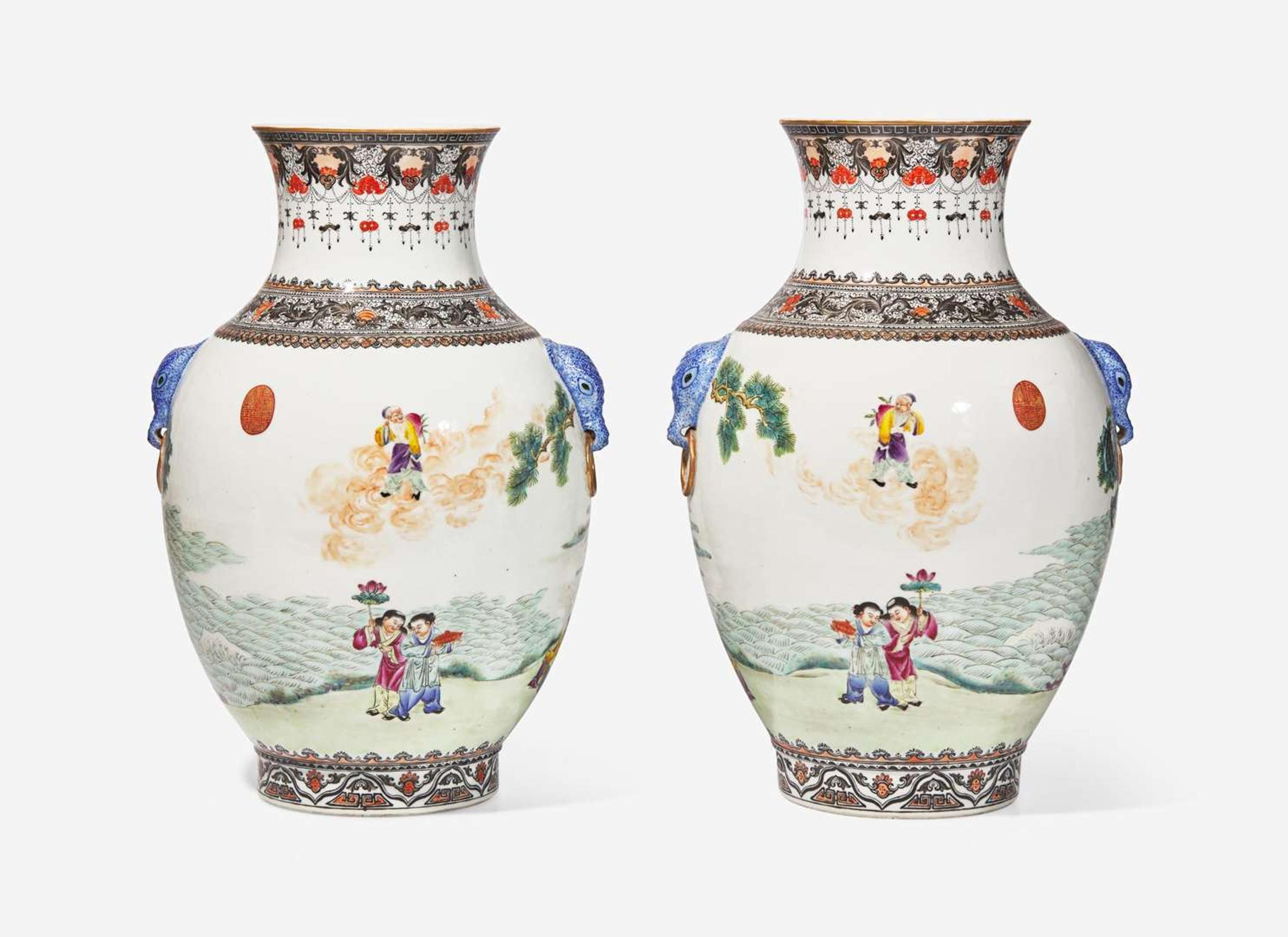 A pair of large Chinese "Immortals" vases, Republic period 百仙瓶一對 民國