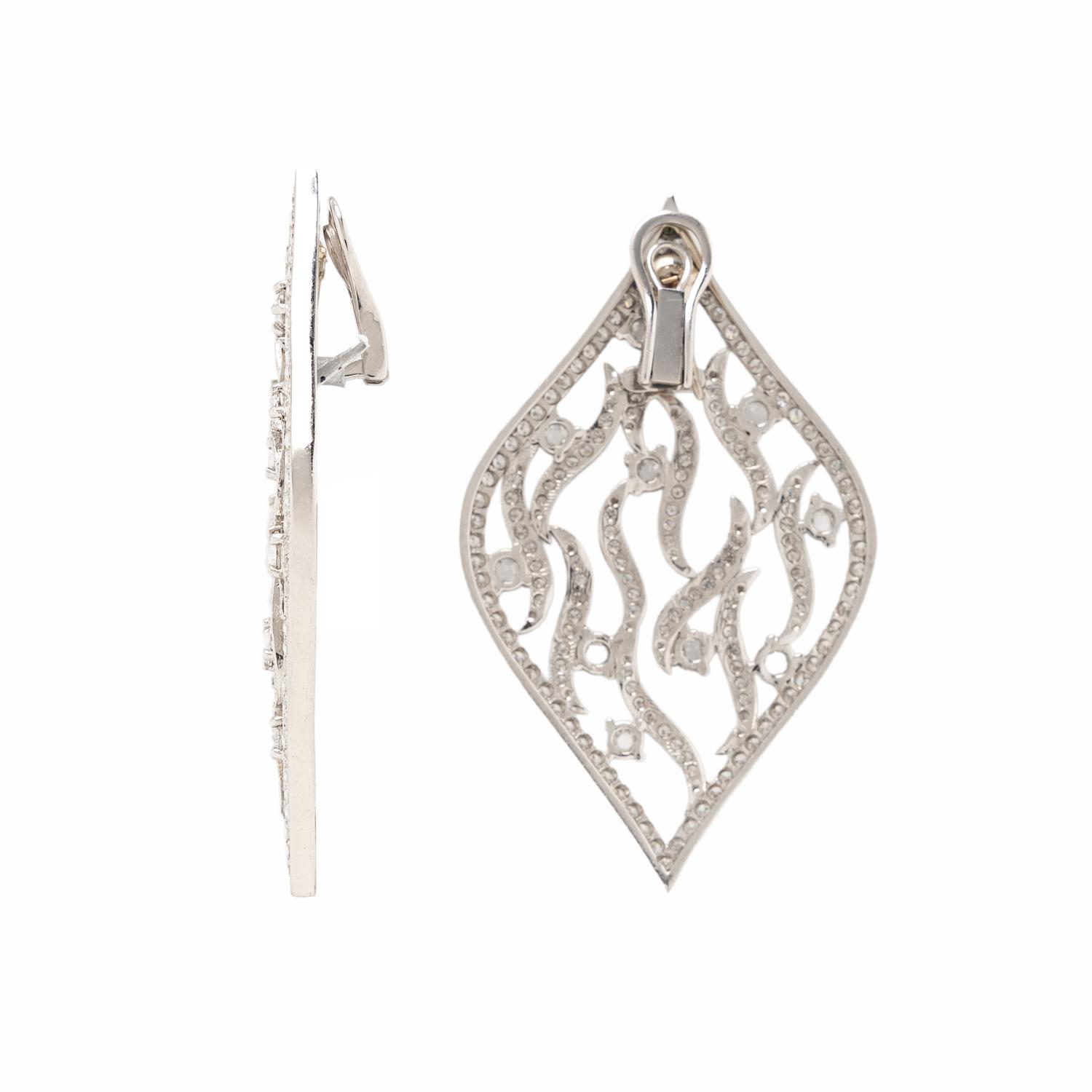 DIAMOND AND WHITE GOLD EARRINGS