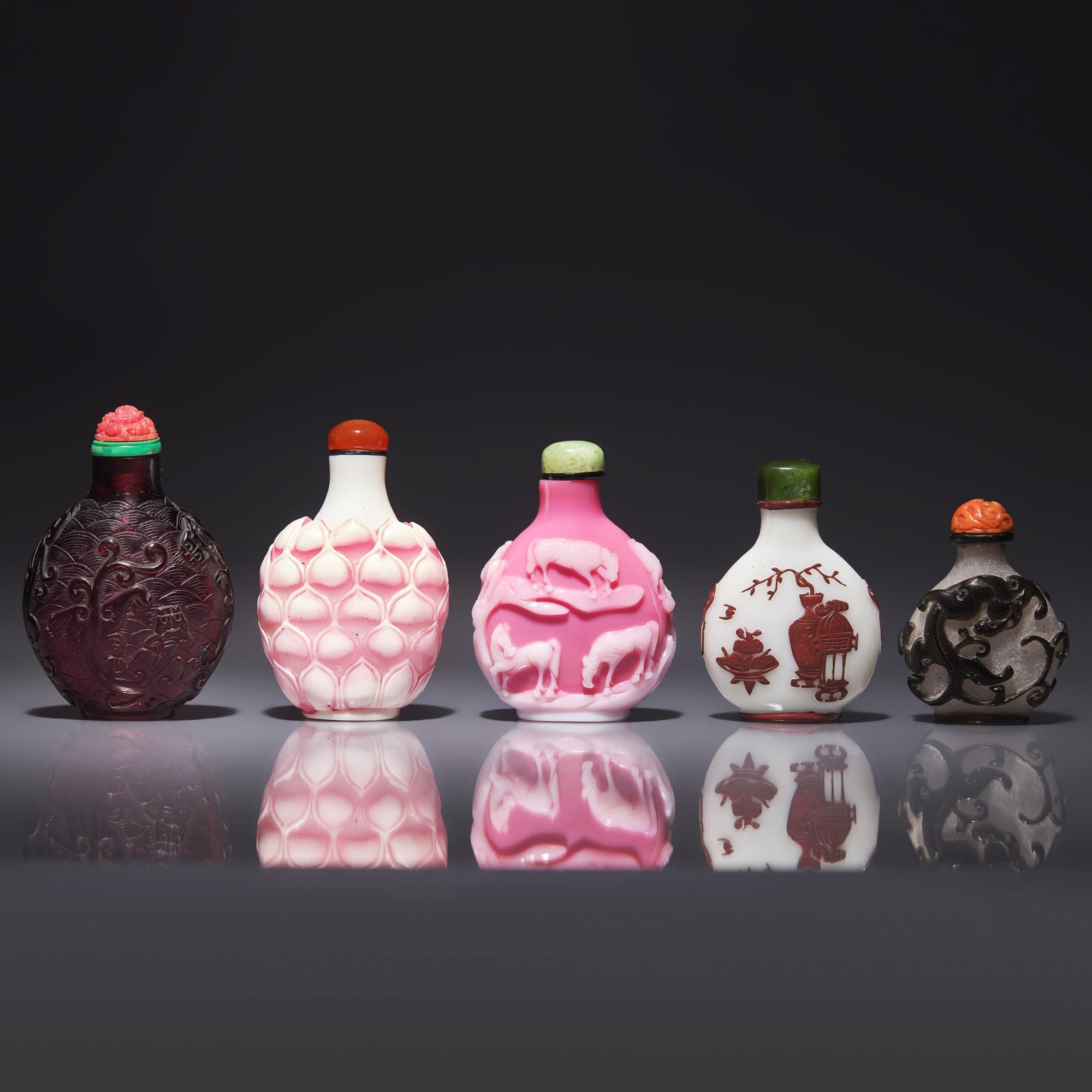Five Chinese Glass Snuff Bottles 料器鼻烟壺五支