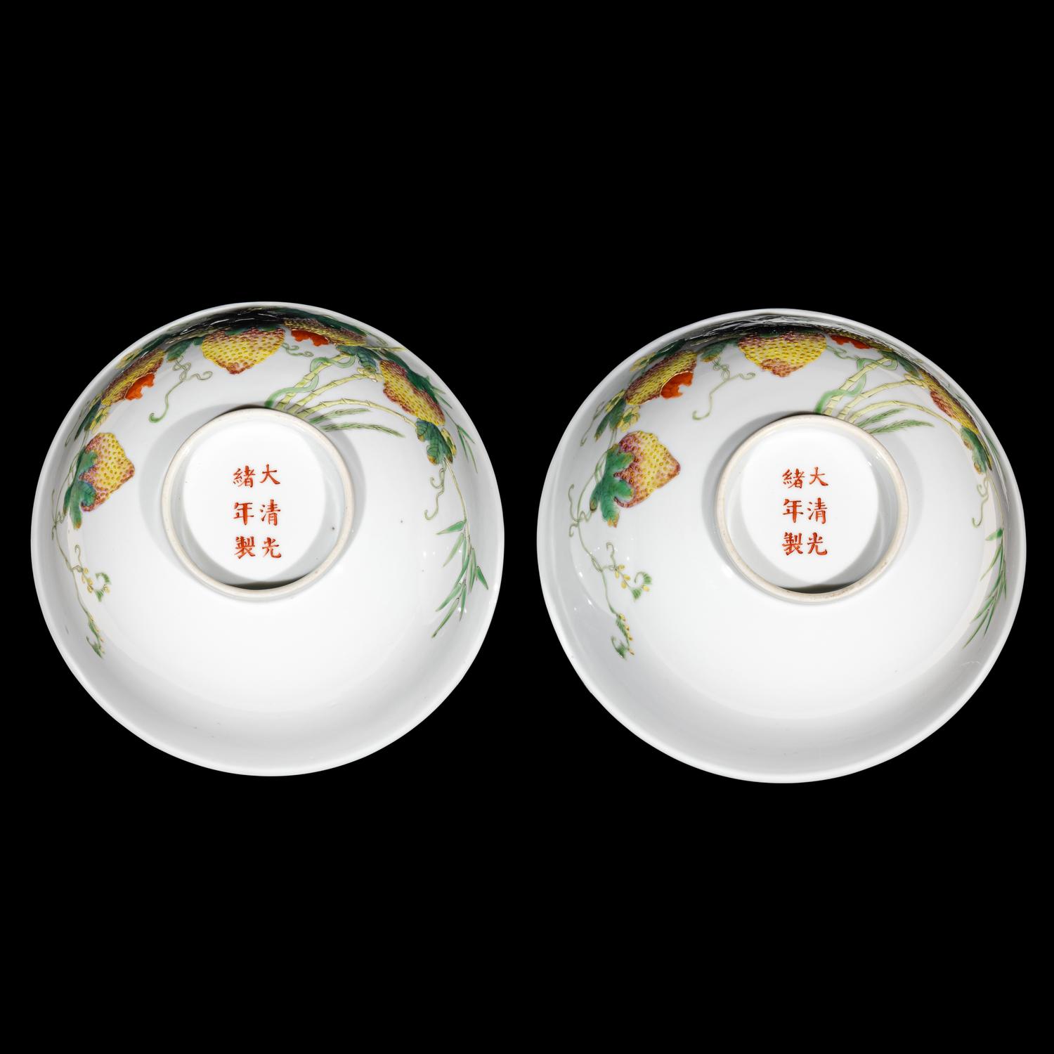 A Pair of Chinese Famille Rose Porcelain 'Balsam Pear' Bowls, Late Qing/Republic Period 晚清/民國 粉彩荔枝紋碗 大清光緒年製款