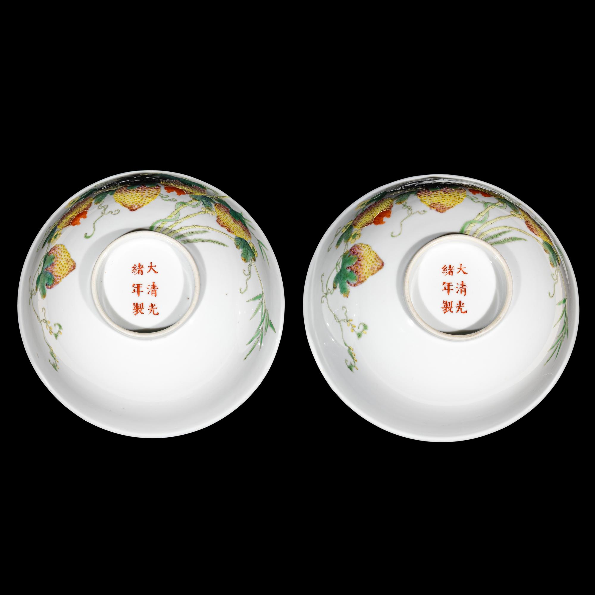 A Pair of Chinese Famille Rose Porcelain 'Balsam Pear' Bowls, Late Qing/Republic Period 晚清/民國 粉彩荔枝紋碗 大清光緒年製款