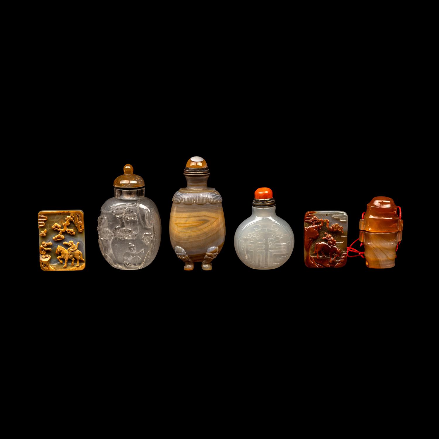 Four Chinese Snuff Bottles and Two Plaques 瑪瑙鼻烟壺、牌子一組六件