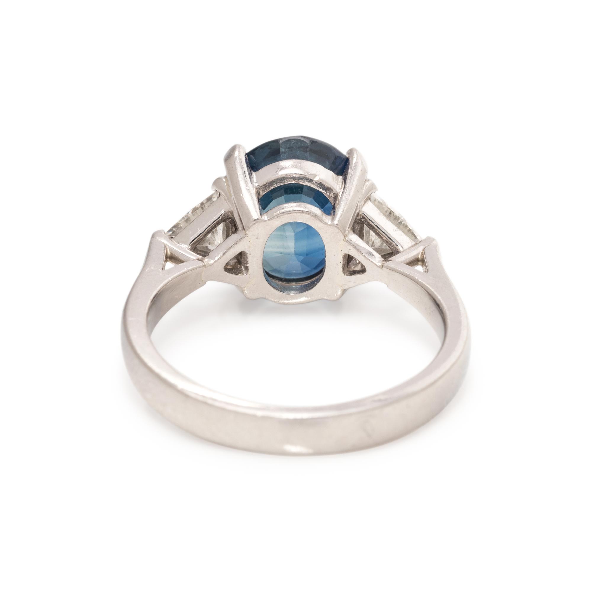SAPPHIRE AND DIAMOND RING