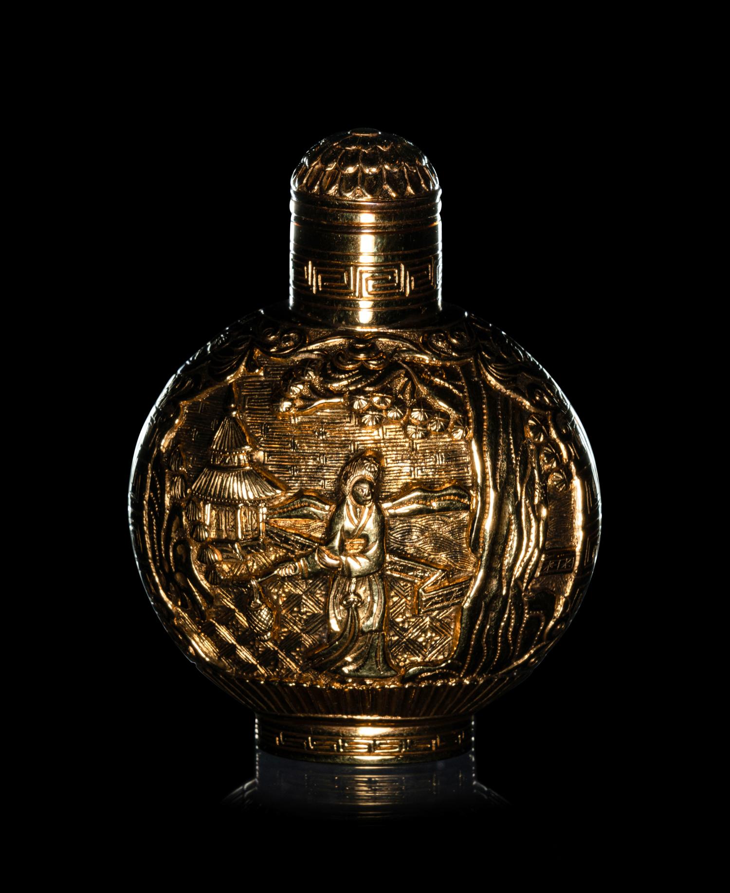 A 22K Yellow Gold Snuff Bottle