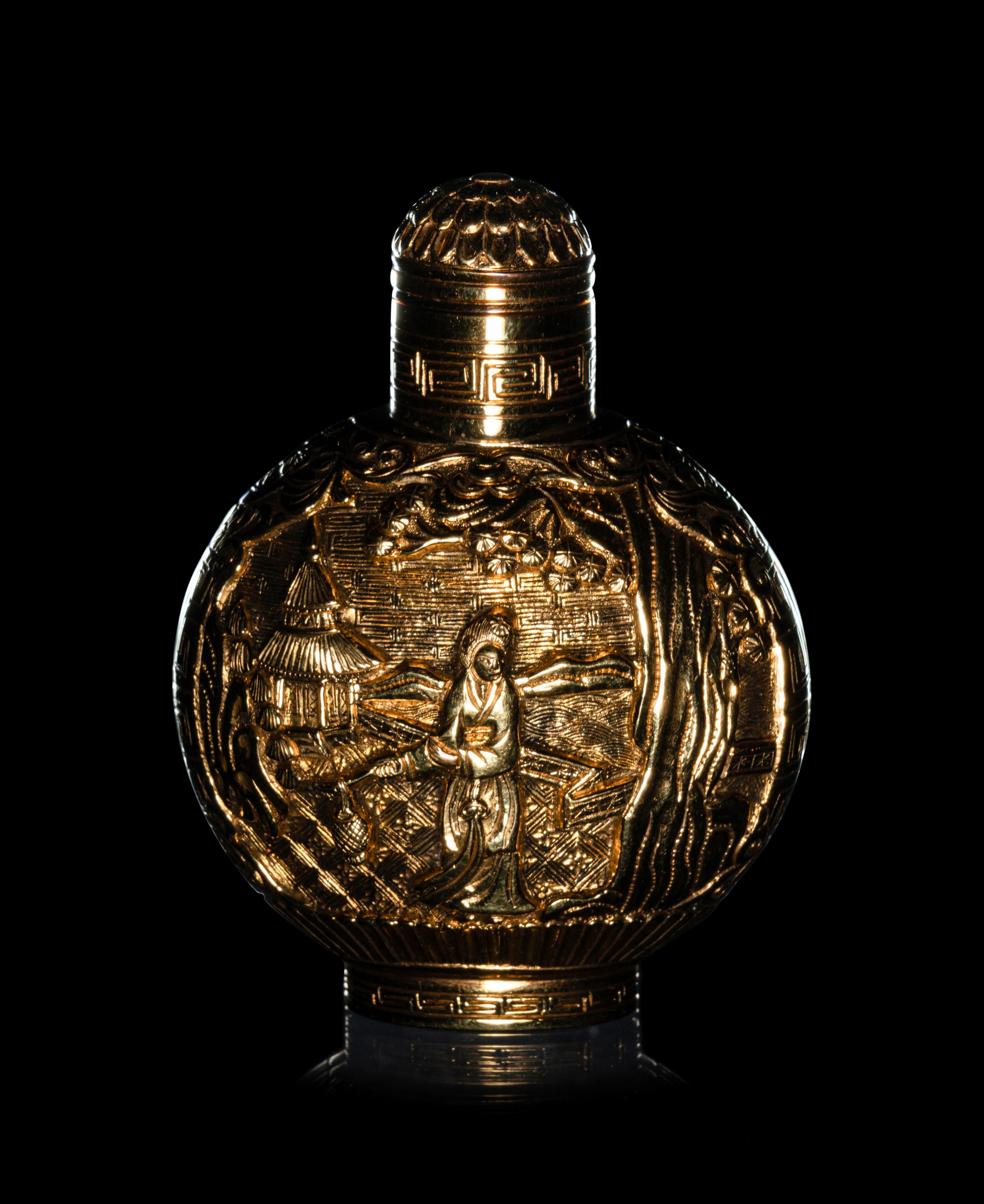 A 22K Yellow Gold Snuff Bottle